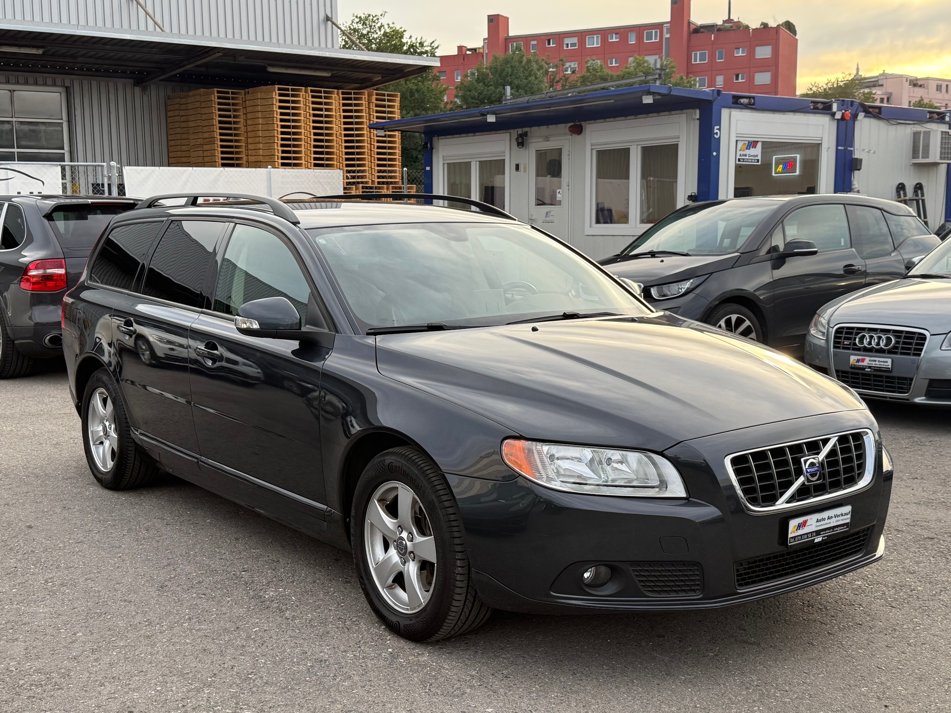 VOLVO V70 2.5T Flexifuel Momentum Geartronic / Frisch ab MFK / 1.Hand / Servicegepflegt bei Volvo / Leder / Navi-image-2