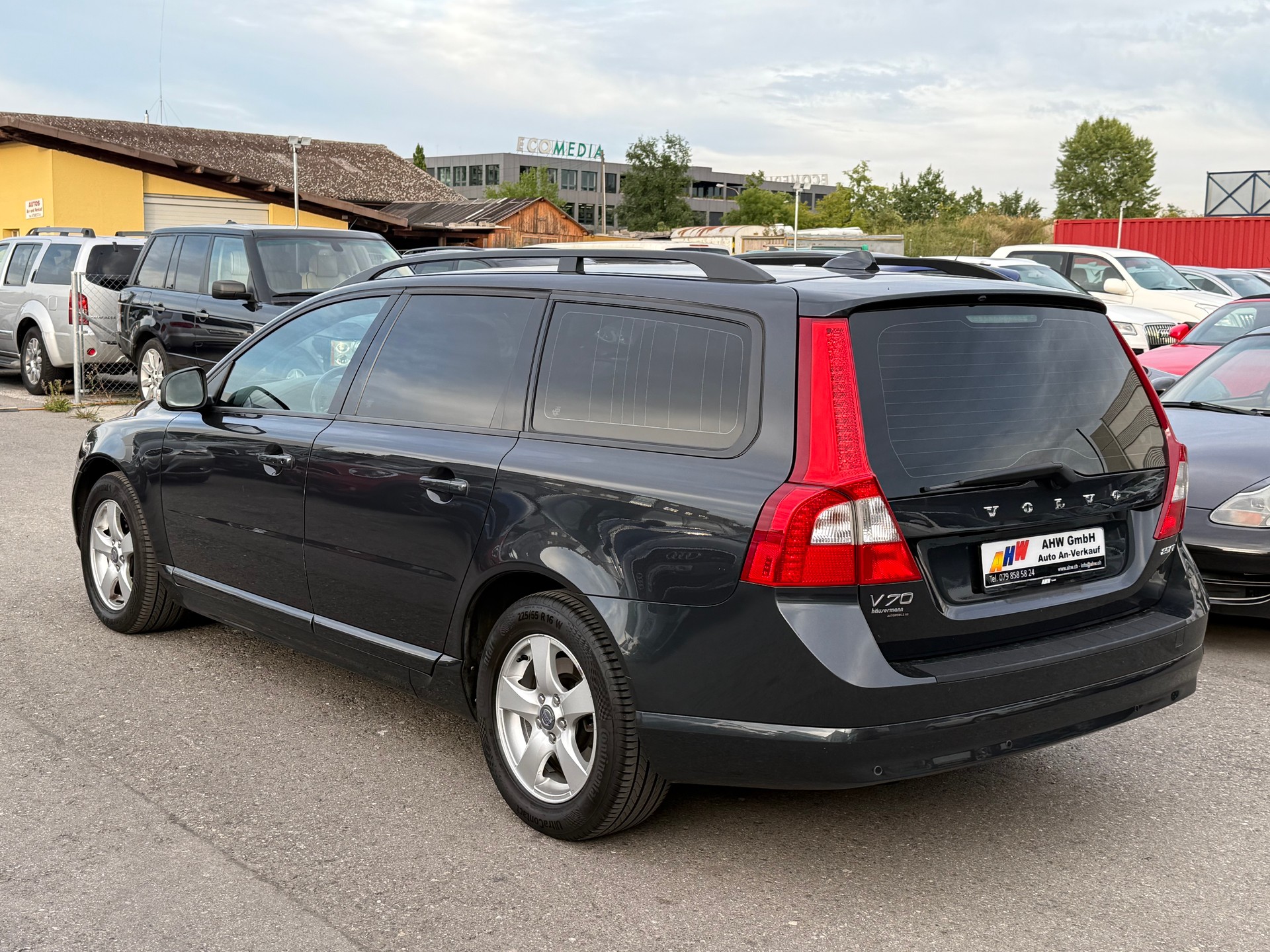 VOLVO V70 2.5T Flexifuel Momentum Geartronic / Frisch ab MFK / 1.Hand / Servicegepflegt bei Volvo / Leder / Navi-image-5