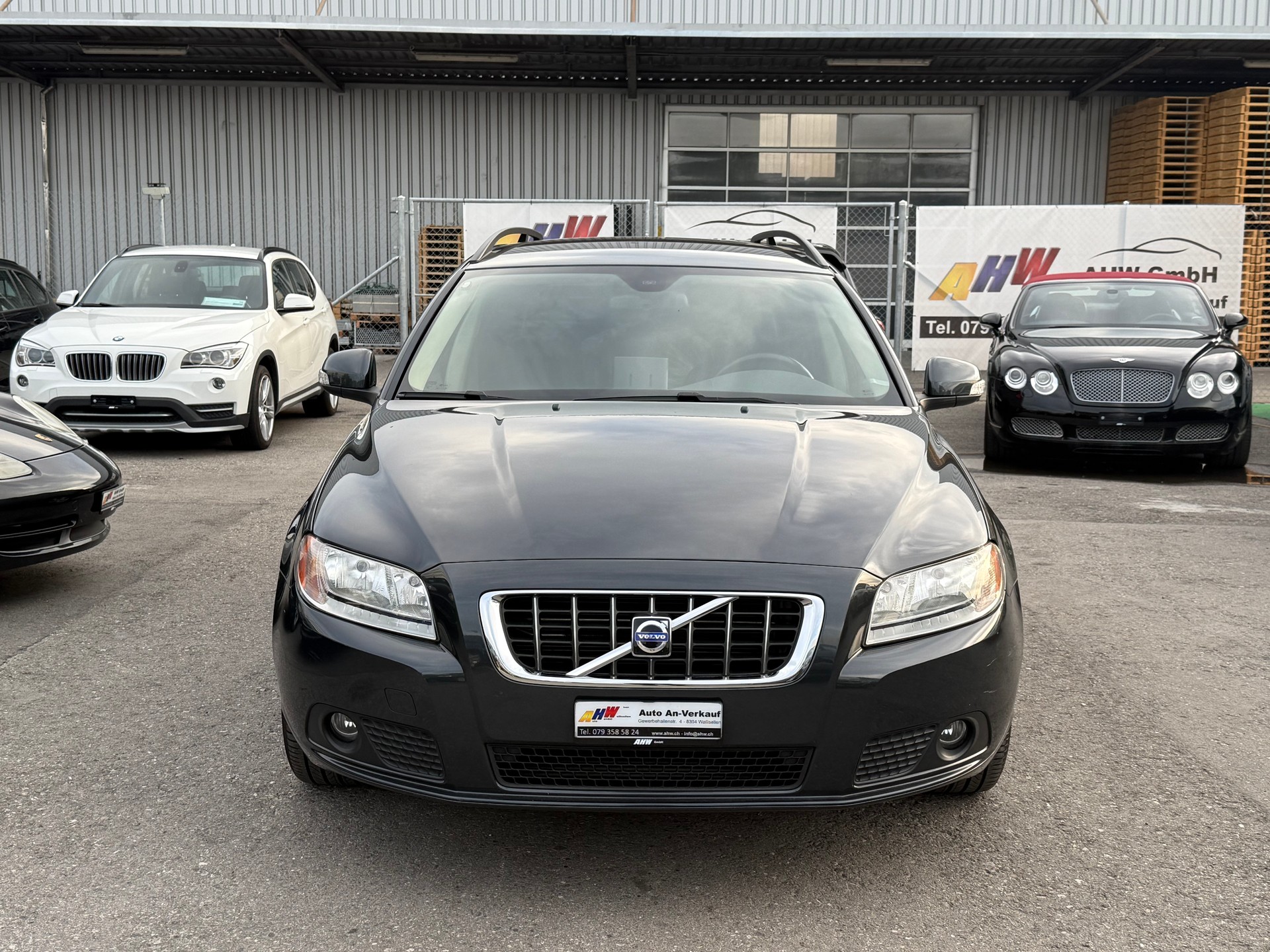 VOLVO V70 2.5T Flexifuel Momentum Geartronic / Frisch ab MFK / 1.Hand / Servicegepflegt bei Volvo / Leder / Navi-image-1