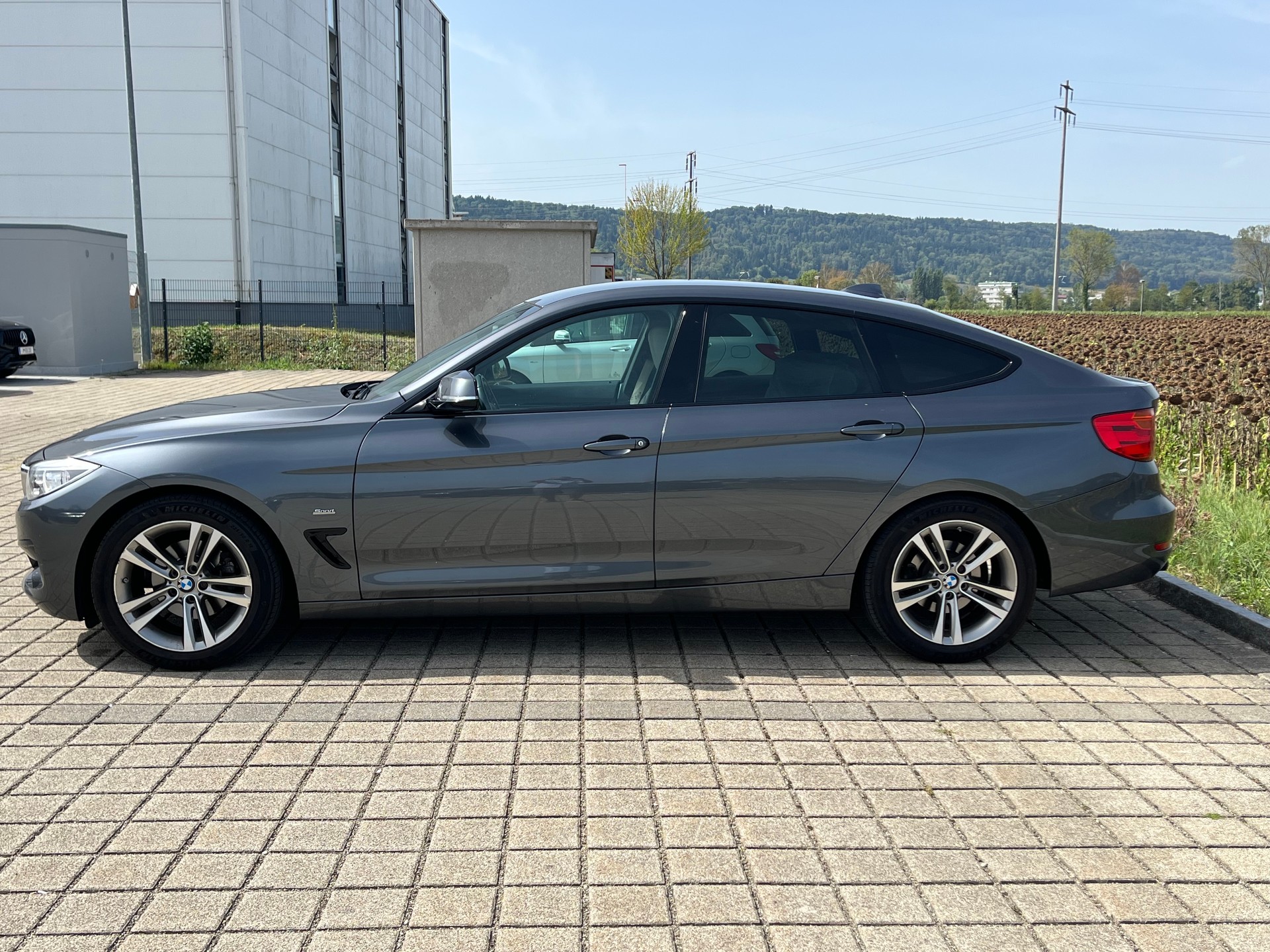 BMW 320d GT Sport Line Steptronic-image-3