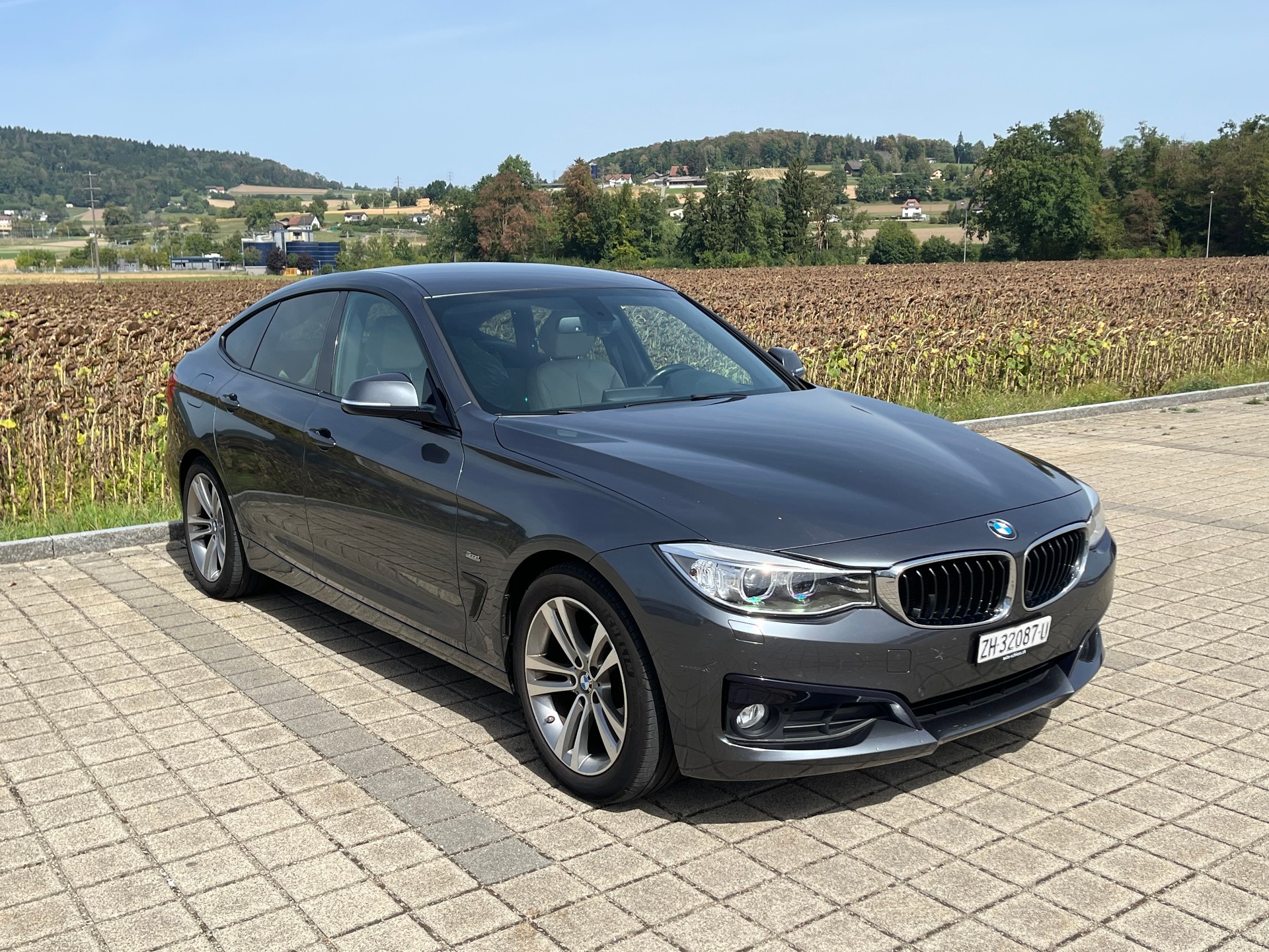 BMW 320d GT Sport Line Steptronic-image-2