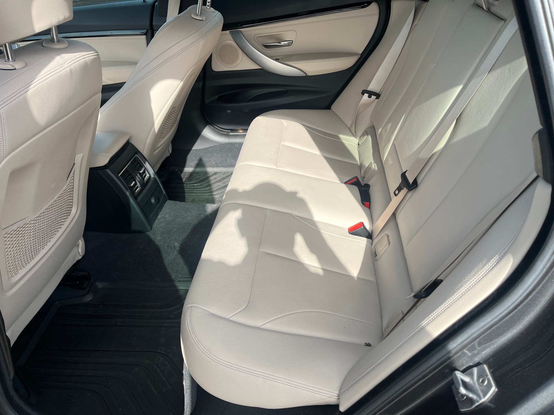 BMW 320d GT Sport Line Steptronic-image-14