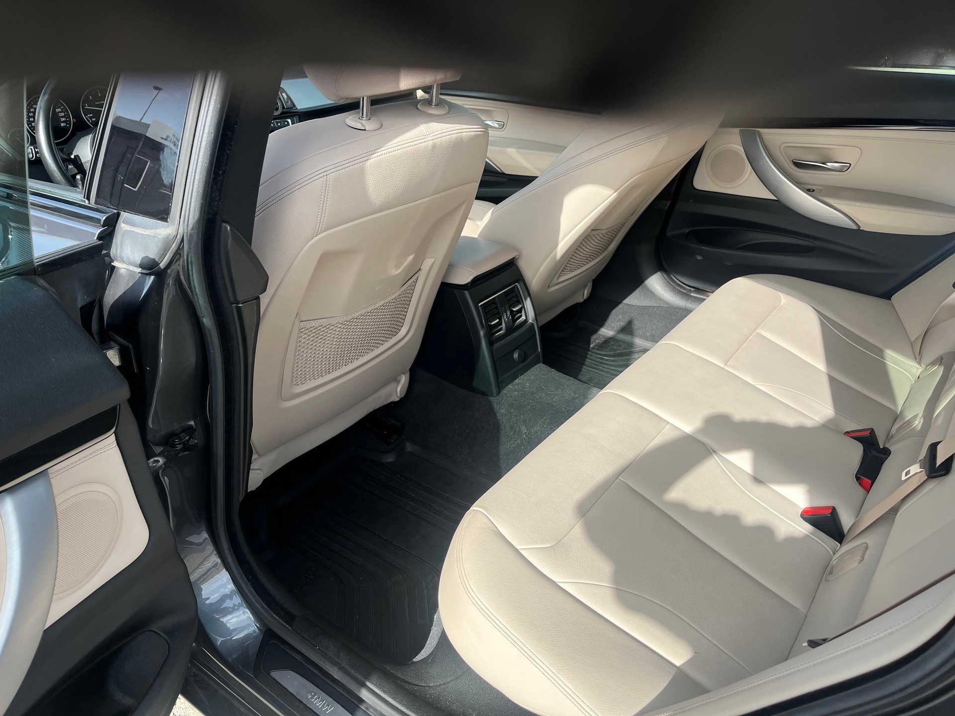 BMW 320d GT Sport Line Steptronic-image-12