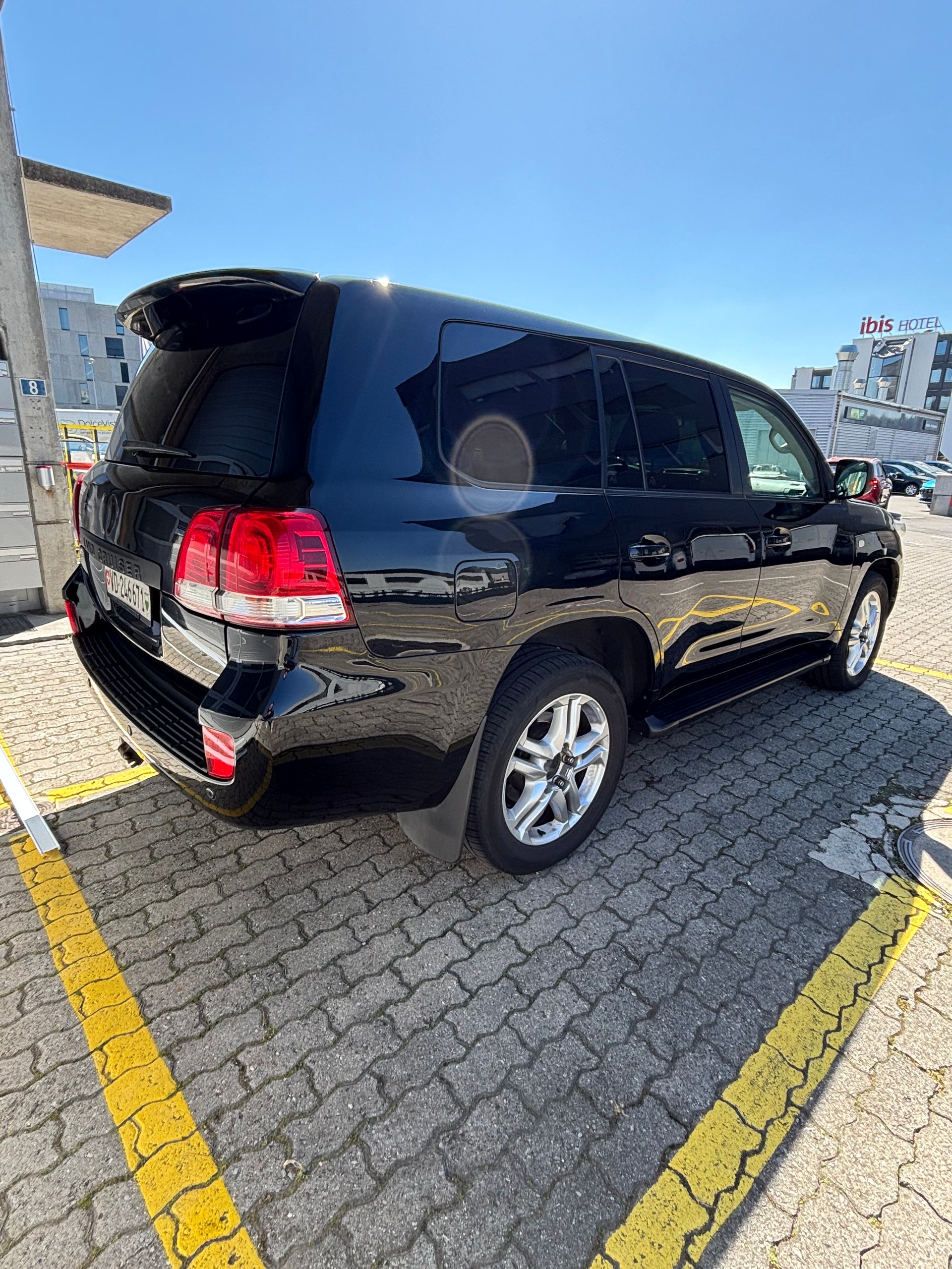 TOYOTA 4.5 D-4D V8 Linea Luna 7P.-image-1