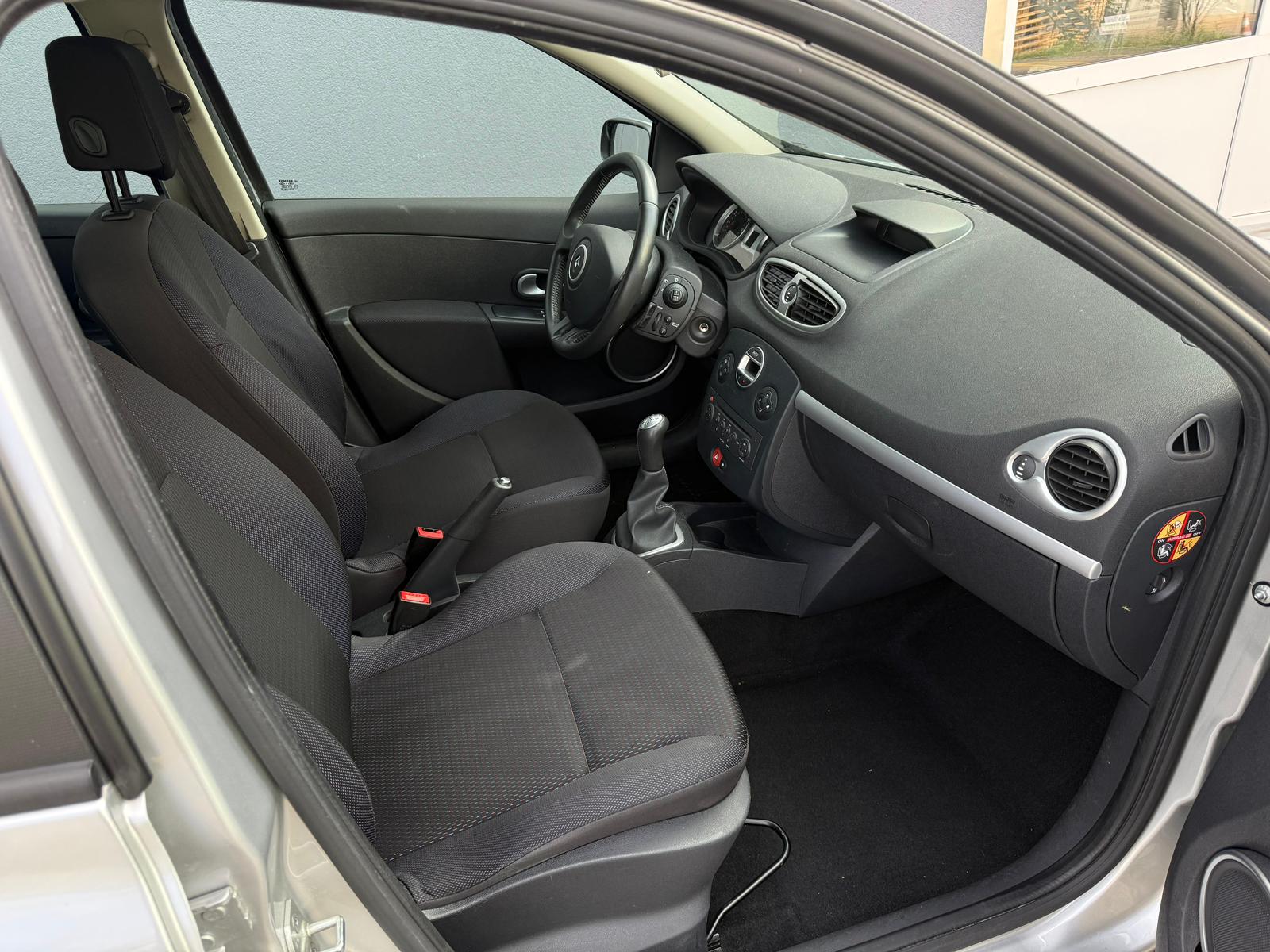 RENAULT Clio Grandtour 1.2 16V Turbo Expression-image-12