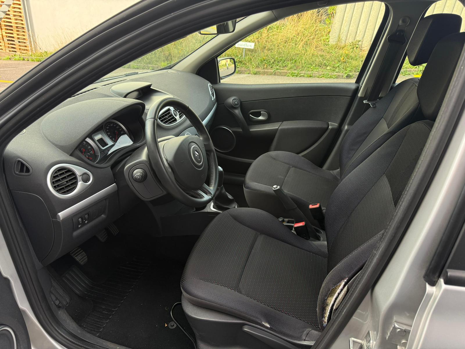 RENAULT Clio Grandtour 1.2 16V Turbo Expression-image-11