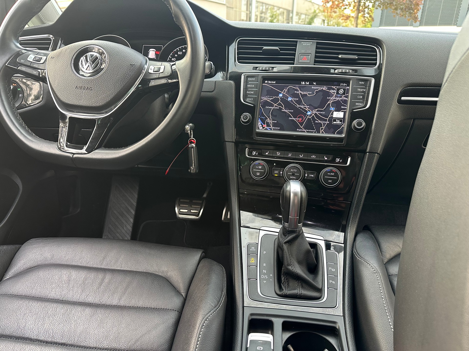 VW Golf 1.4 TSI Highline DSG-image-15