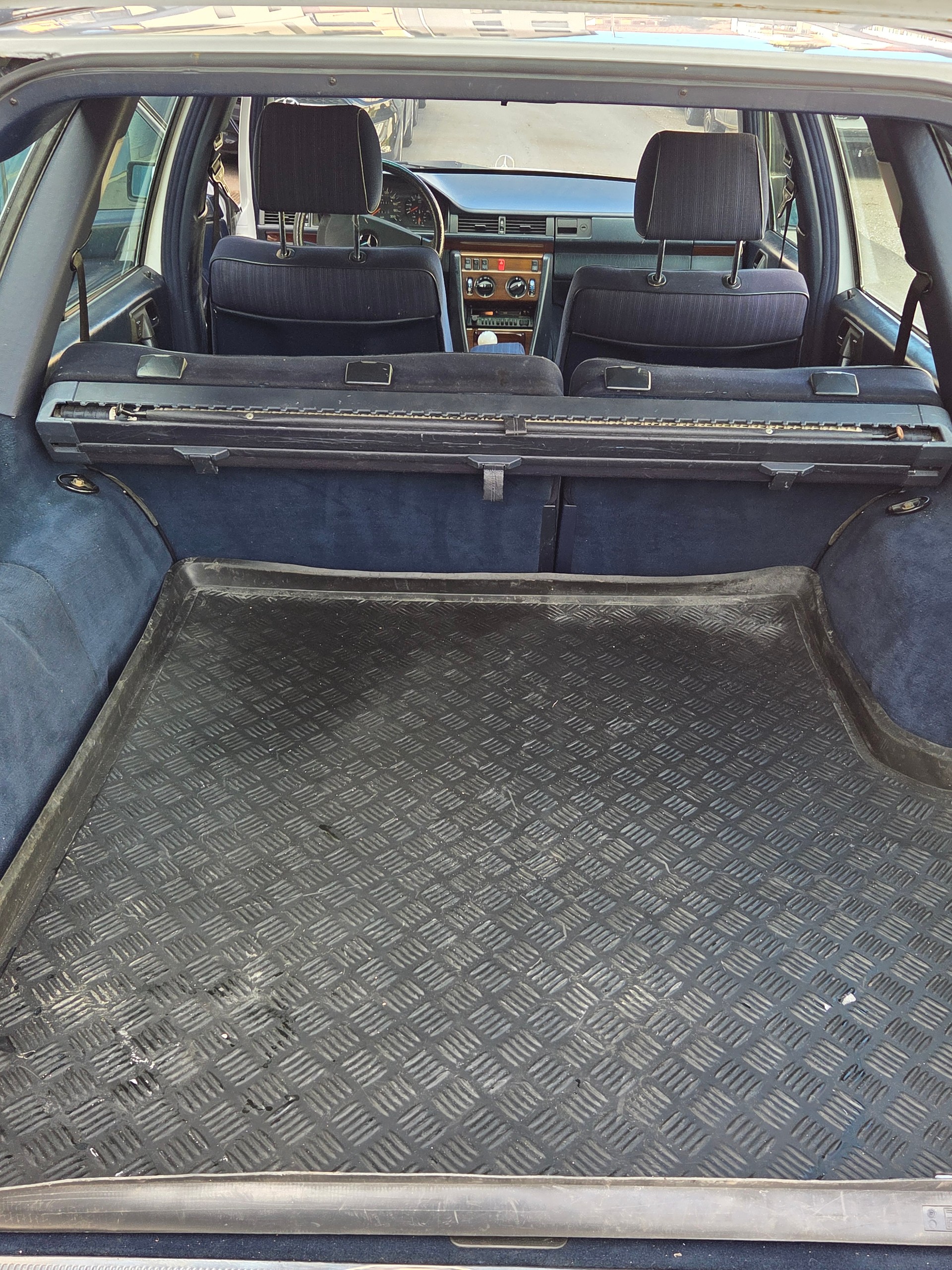 MERCEDES-BENZ 250 TD-image-9