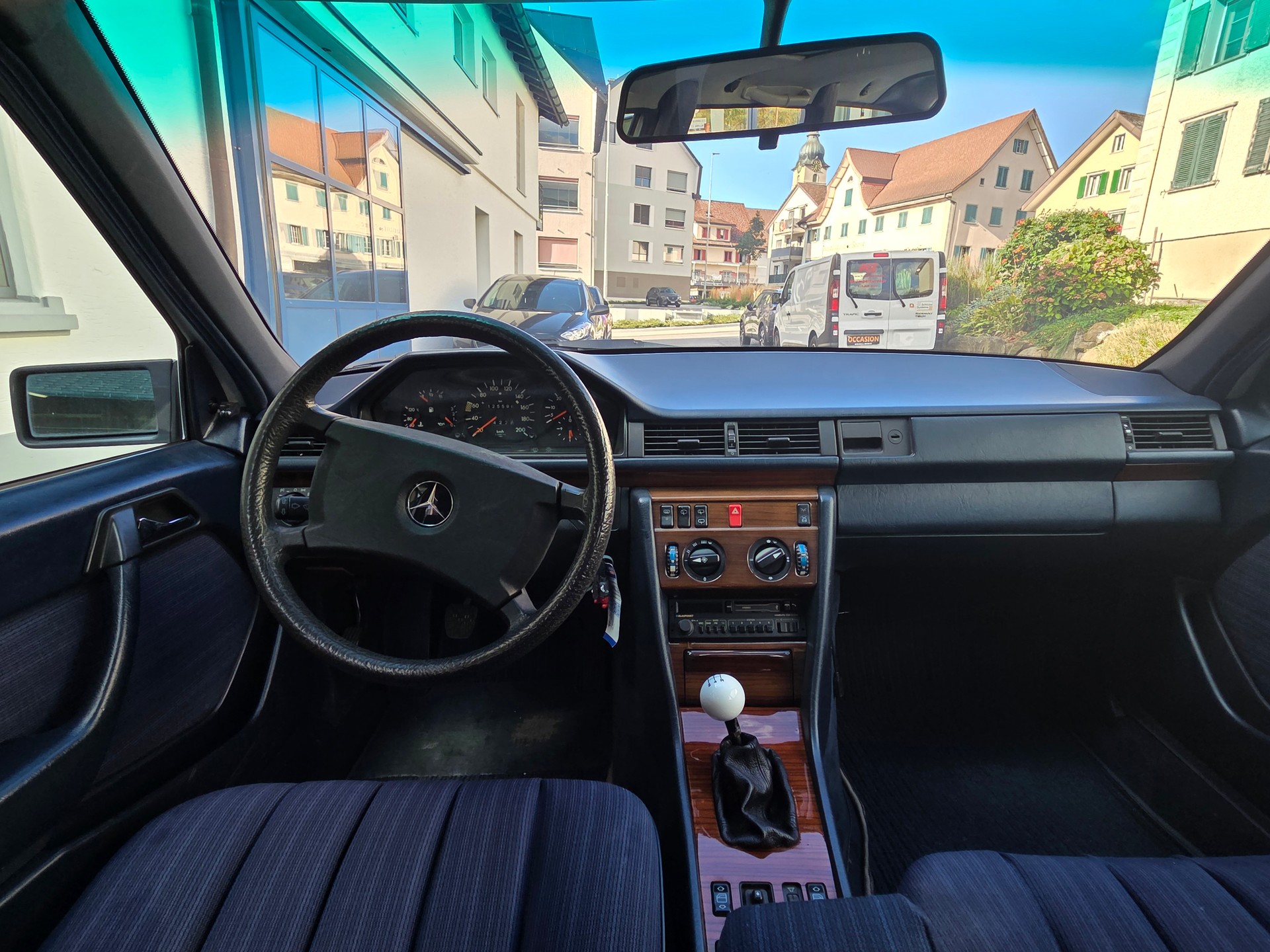 MERCEDES-BENZ 250 TD-image-10