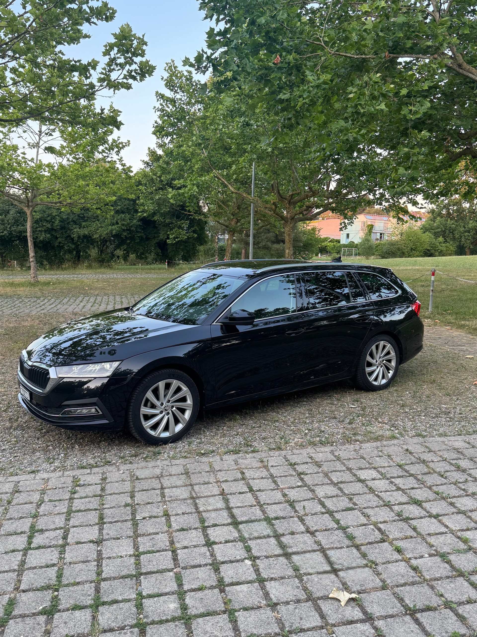 SKODA 2.0 TDI 150 Style DSG-image-0