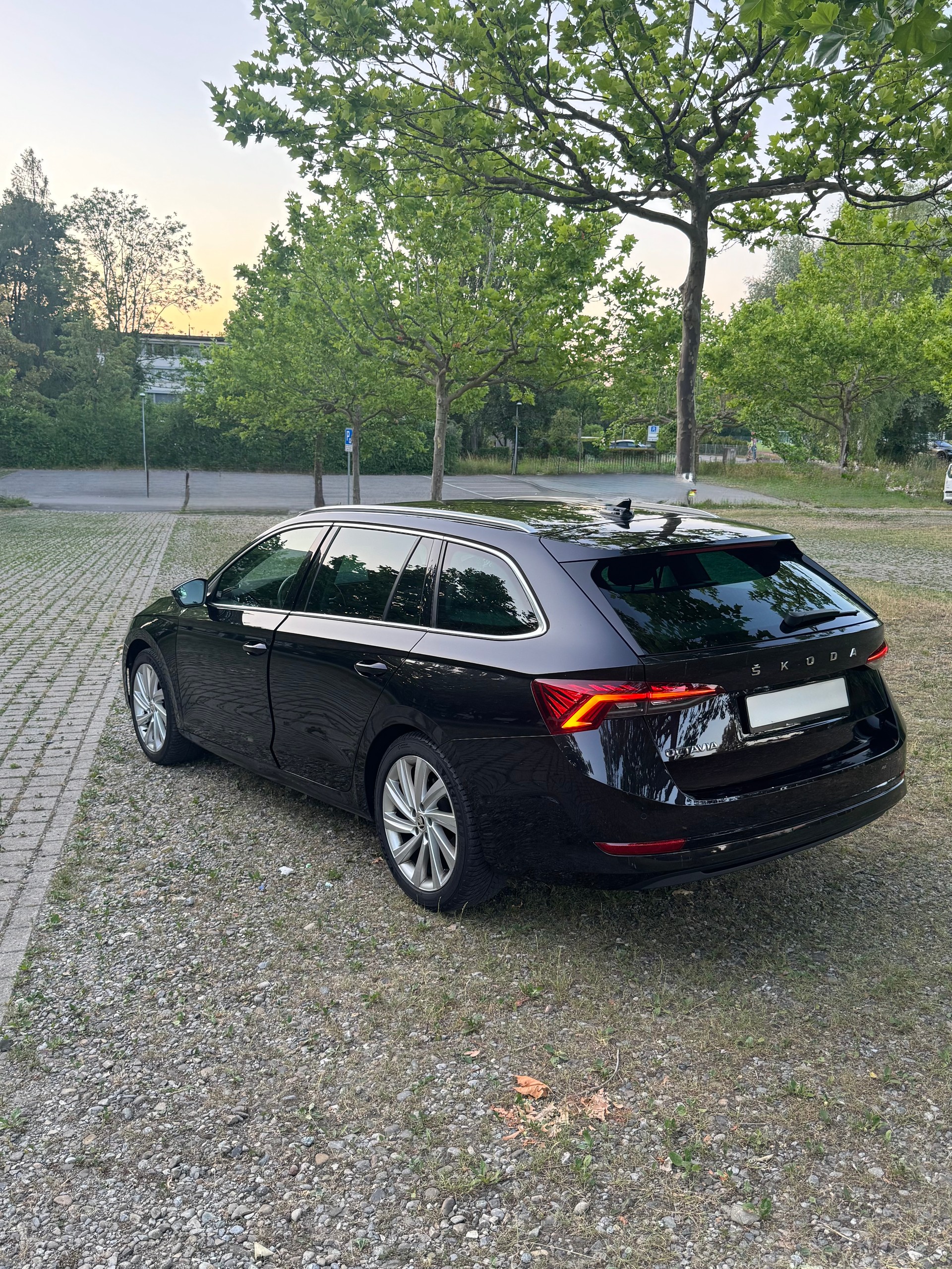 SKODA 2.0 TDI 150 Style DSG-image-1