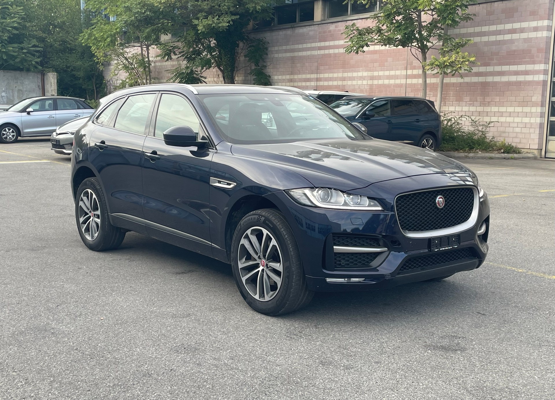 JAGUAR F-Pace 2.0d R-Sport AWD Automatik-showroom-element-2