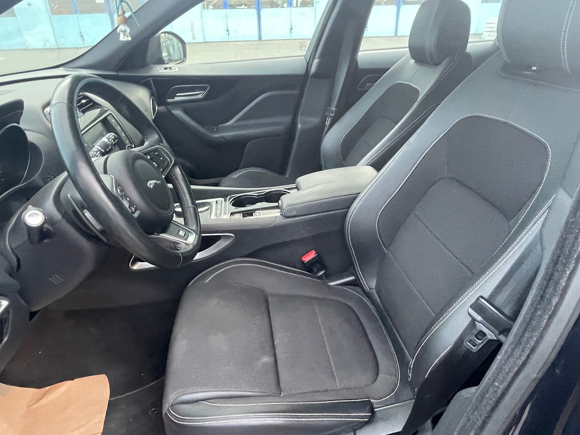 JAGUAR F-Pace 2.0d R-Sport AWD Automatik-image-9