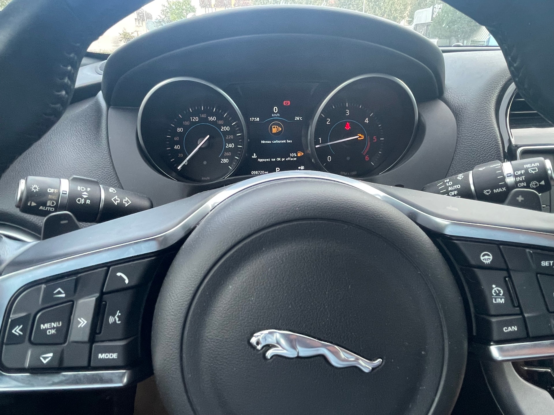 JAGUAR F-Pace 2.0d R-Sport AWD Automatik-image-10