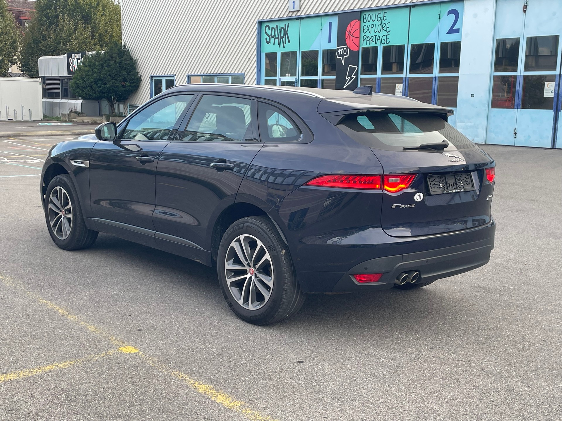 JAGUAR F-Pace 2.0d R-Sport AWD Automatik-image-5