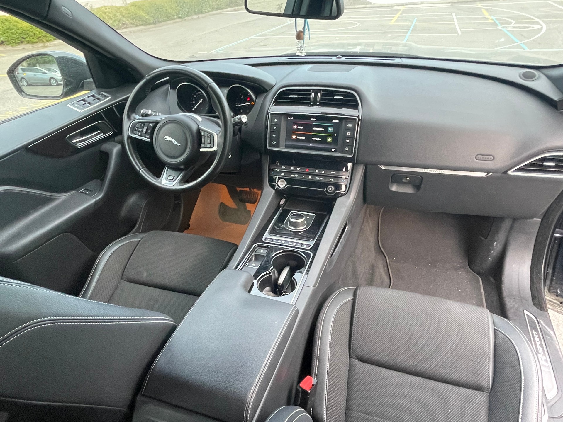 JAGUAR F-Pace 2.0d R-Sport AWD Automatik-image-8