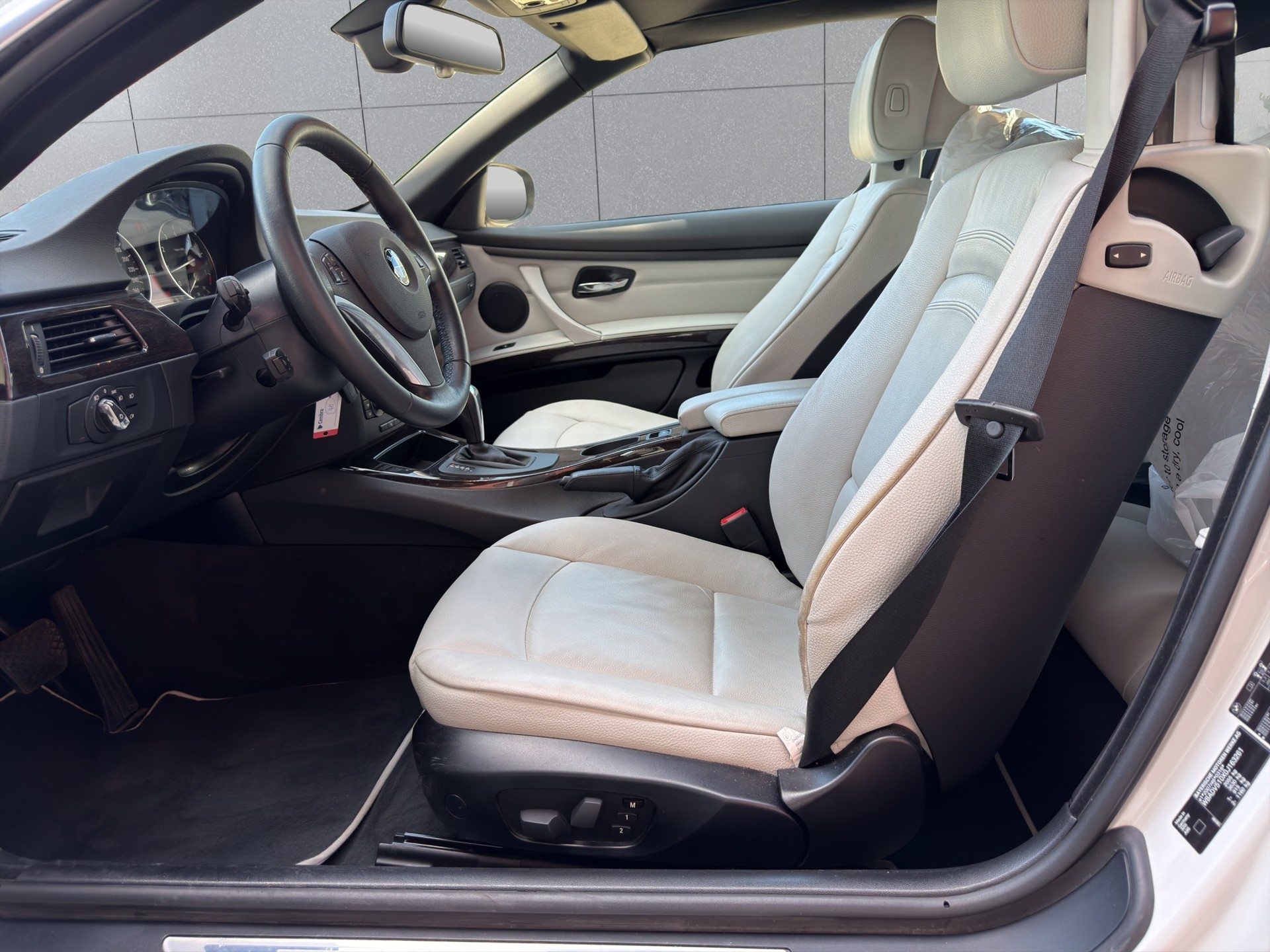 BMW 320i Cabriolet Steptronic-image-12