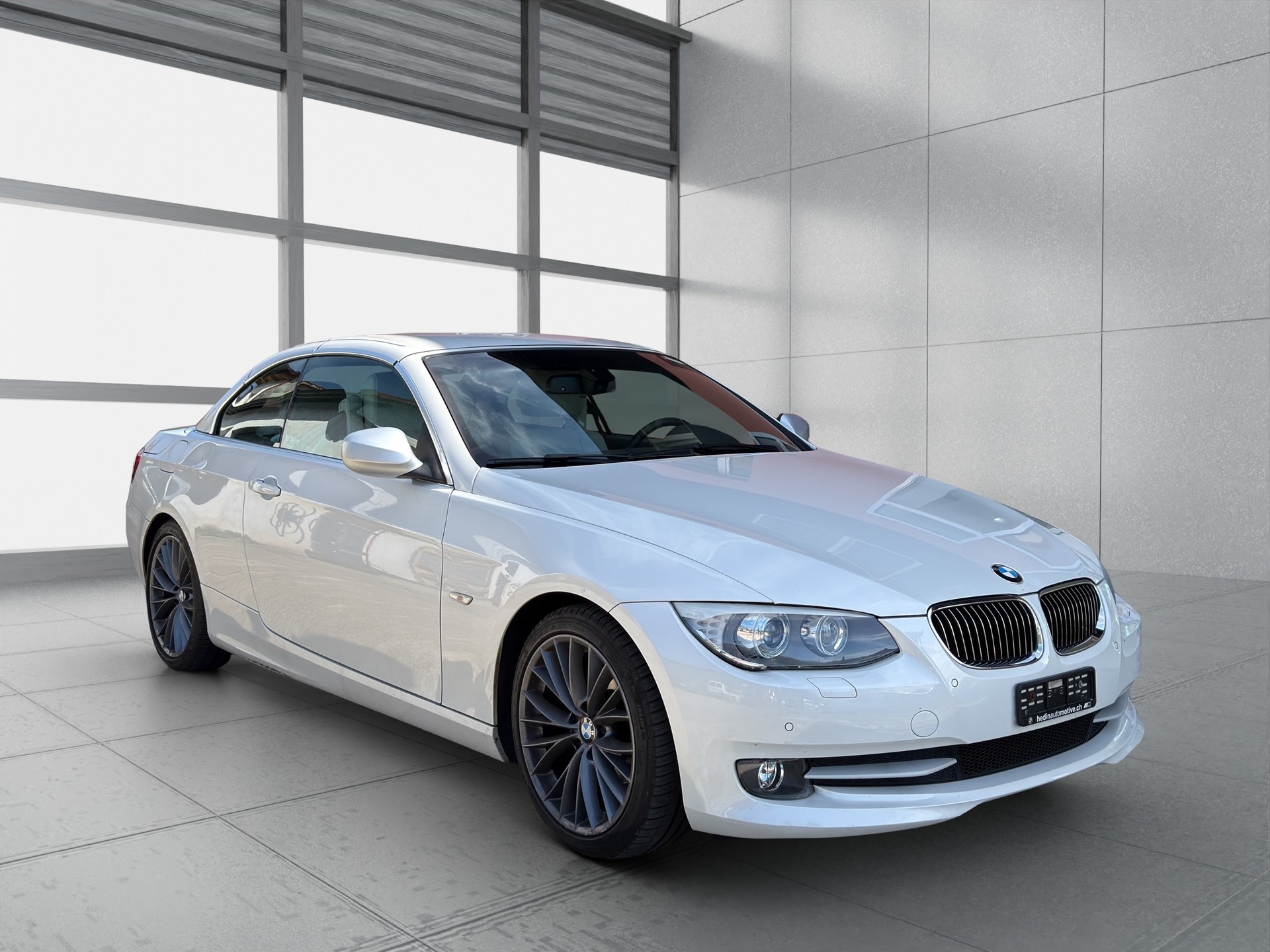 BMW 320i Cabriolet Steptronic-image-2