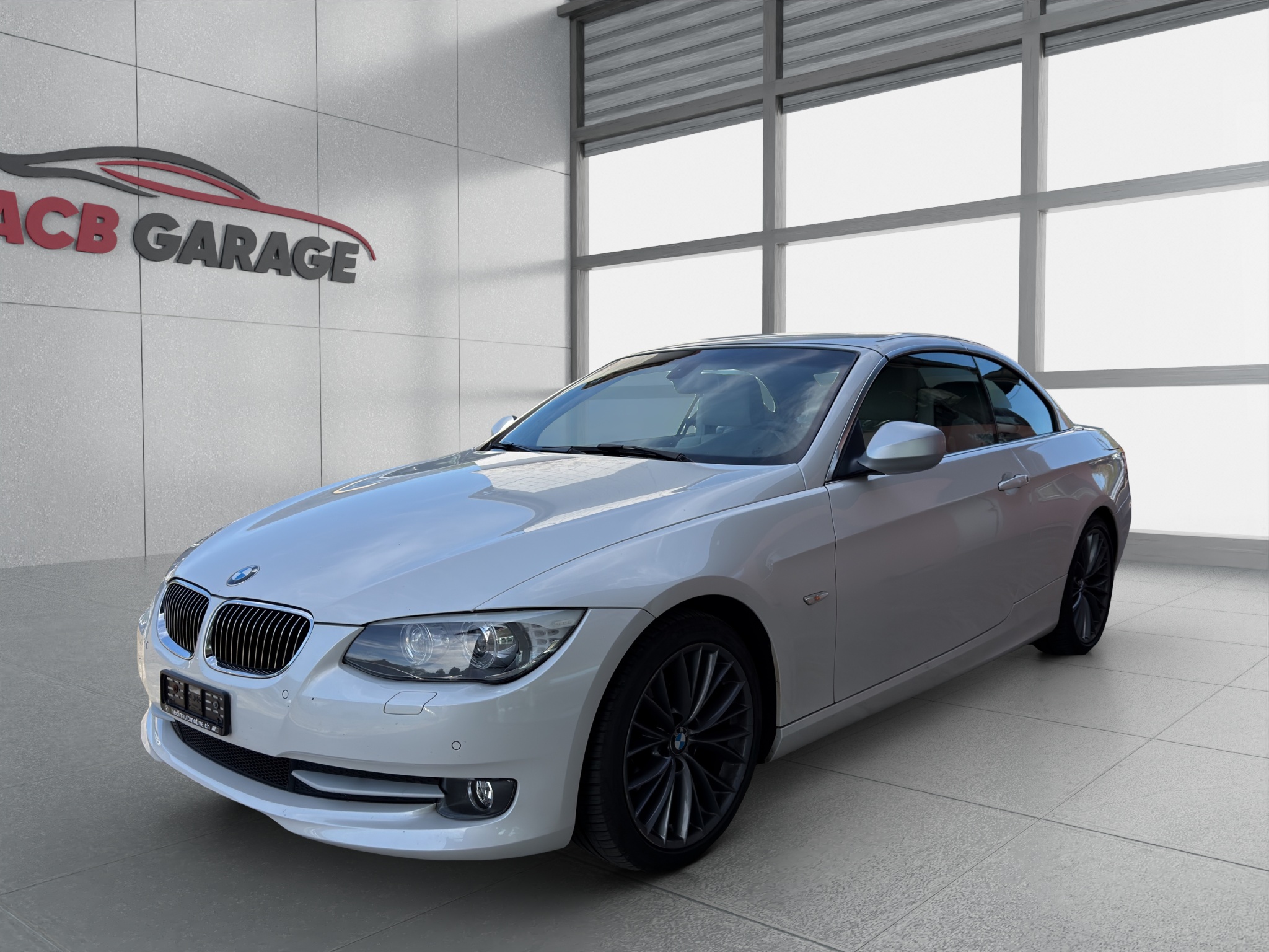 BMW 320i Cabriolet Steptronic — slika 1