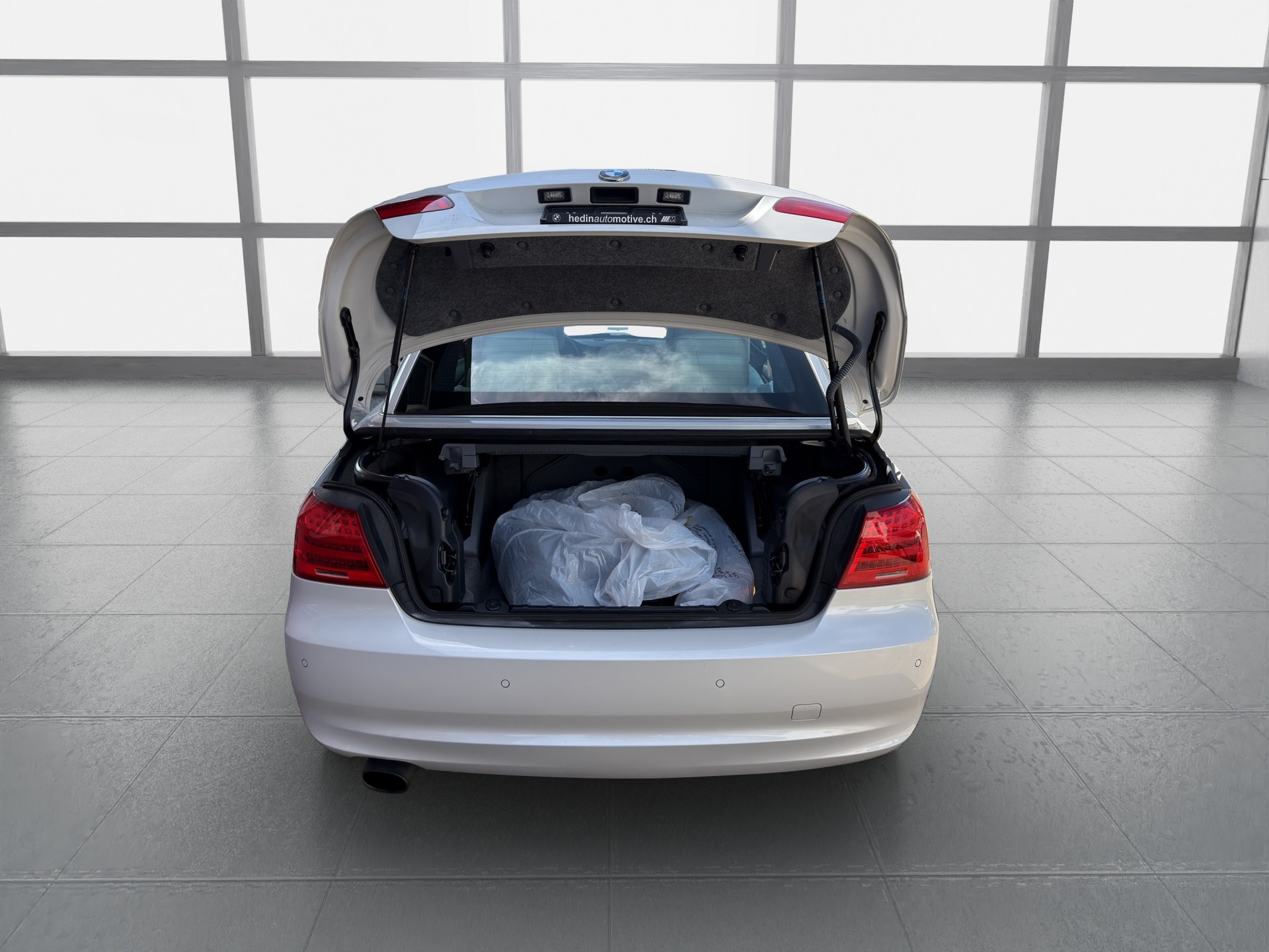 BMW 320i Cabriolet Steptronic-image-13