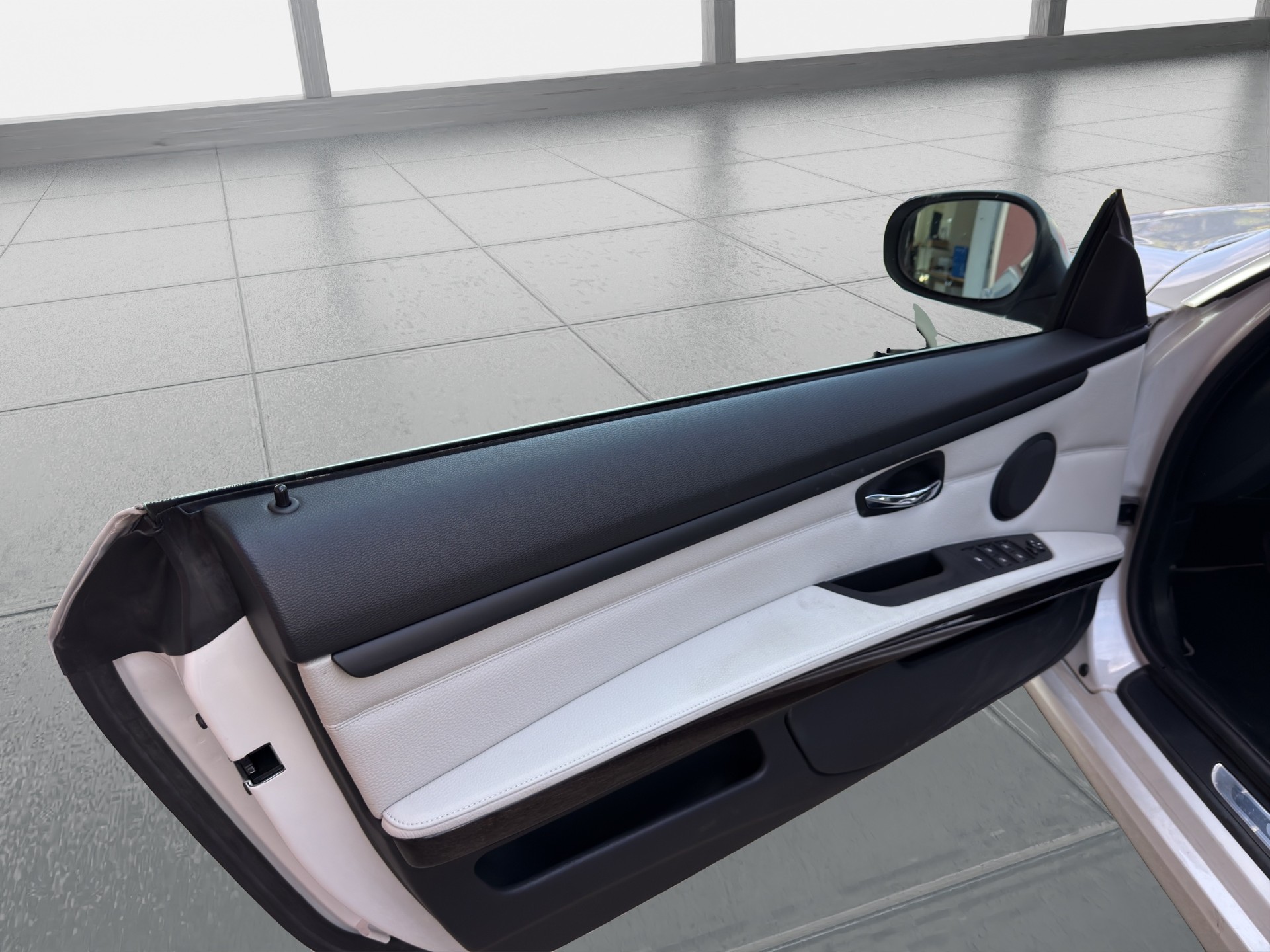 BMW 320i Cabriolet Steptronic-image-10