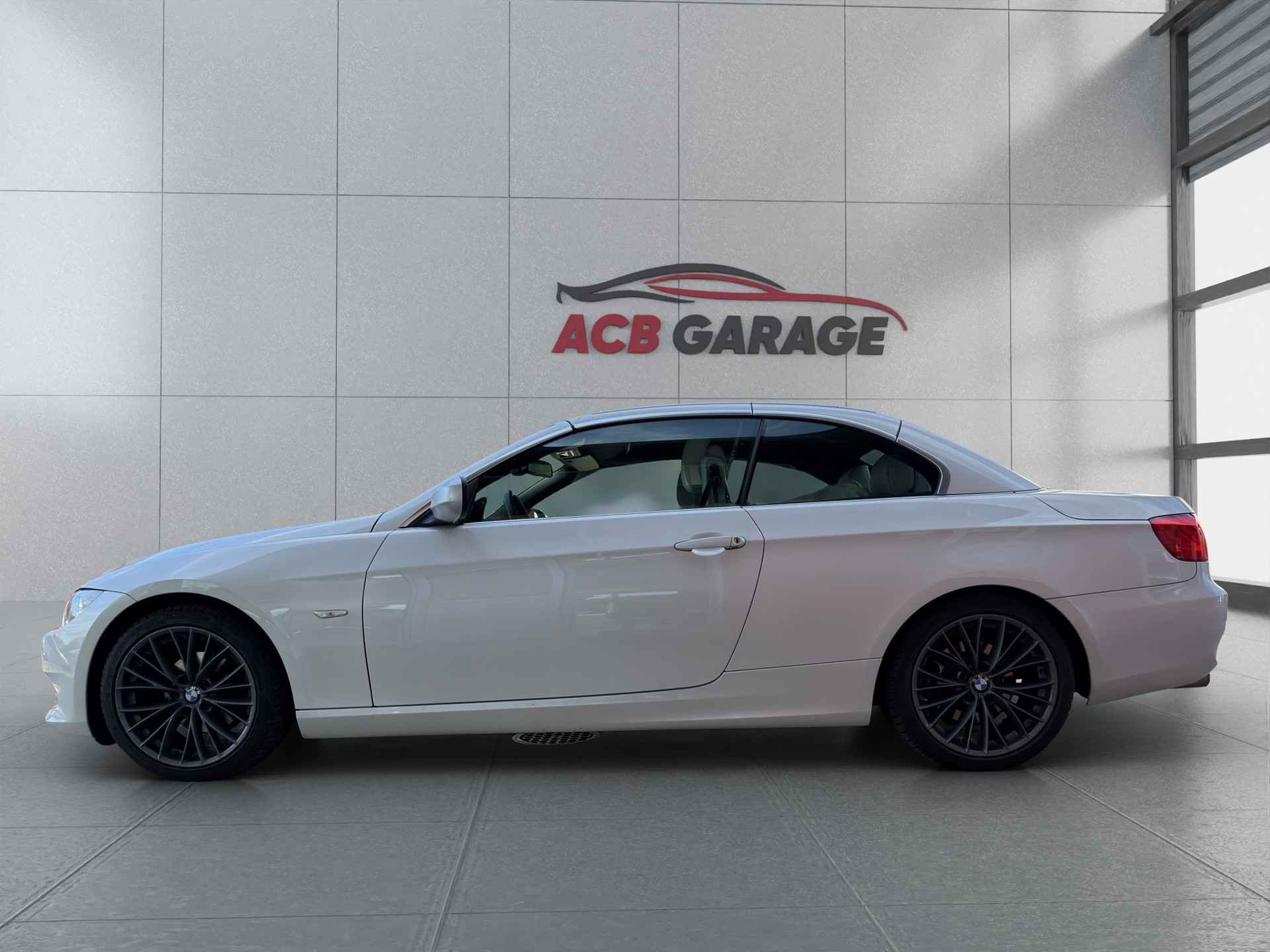BMW 320i Cabriolet Steptronic-image-3
