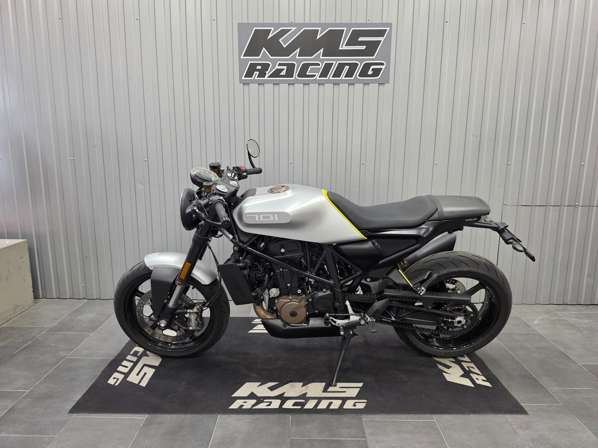 HUSQVARNA Vitpilen 701-showroom-element-1
