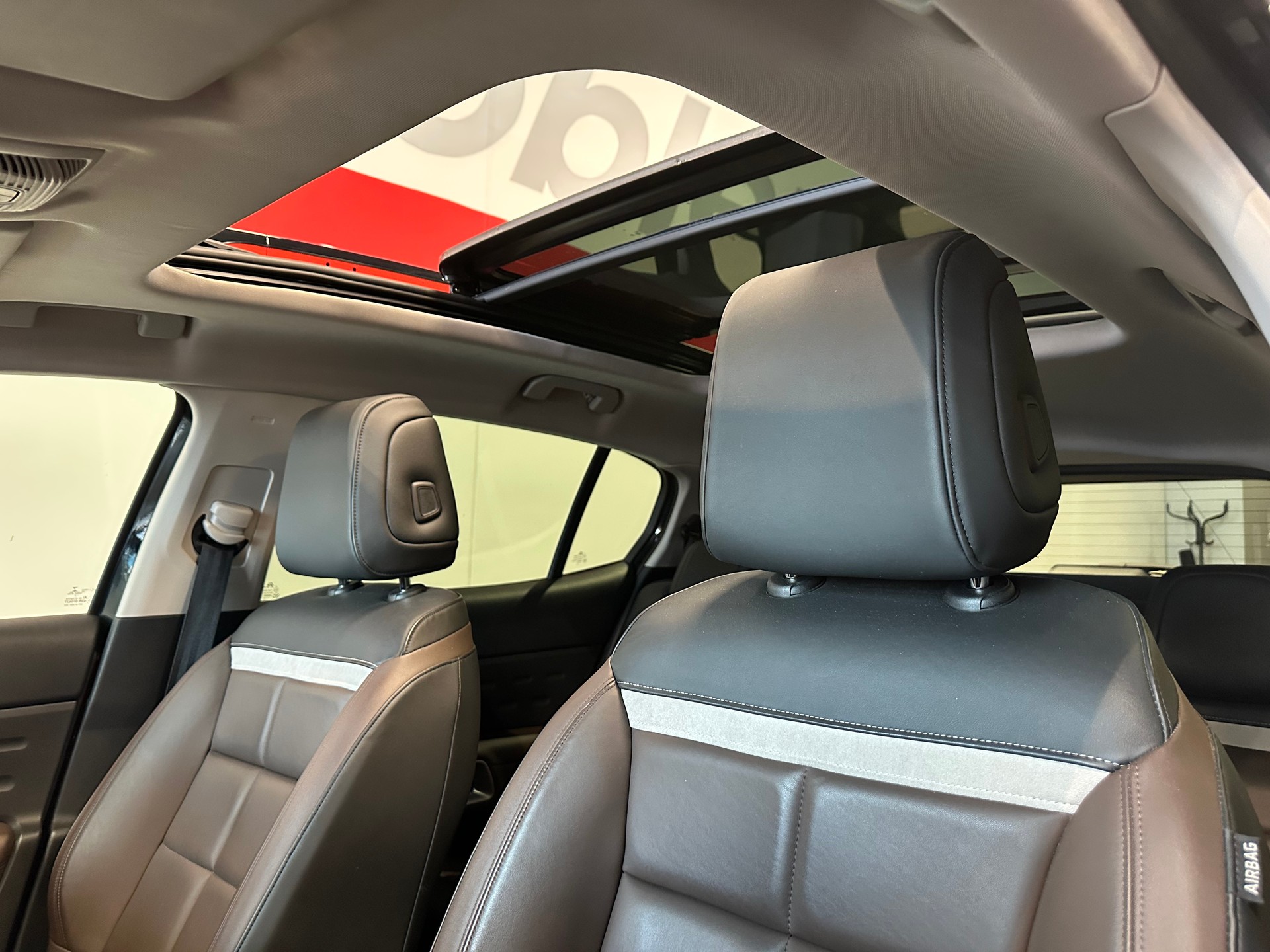 CITROEN C5 Aircross 1.6i PureTech Shine EAT8-image-8