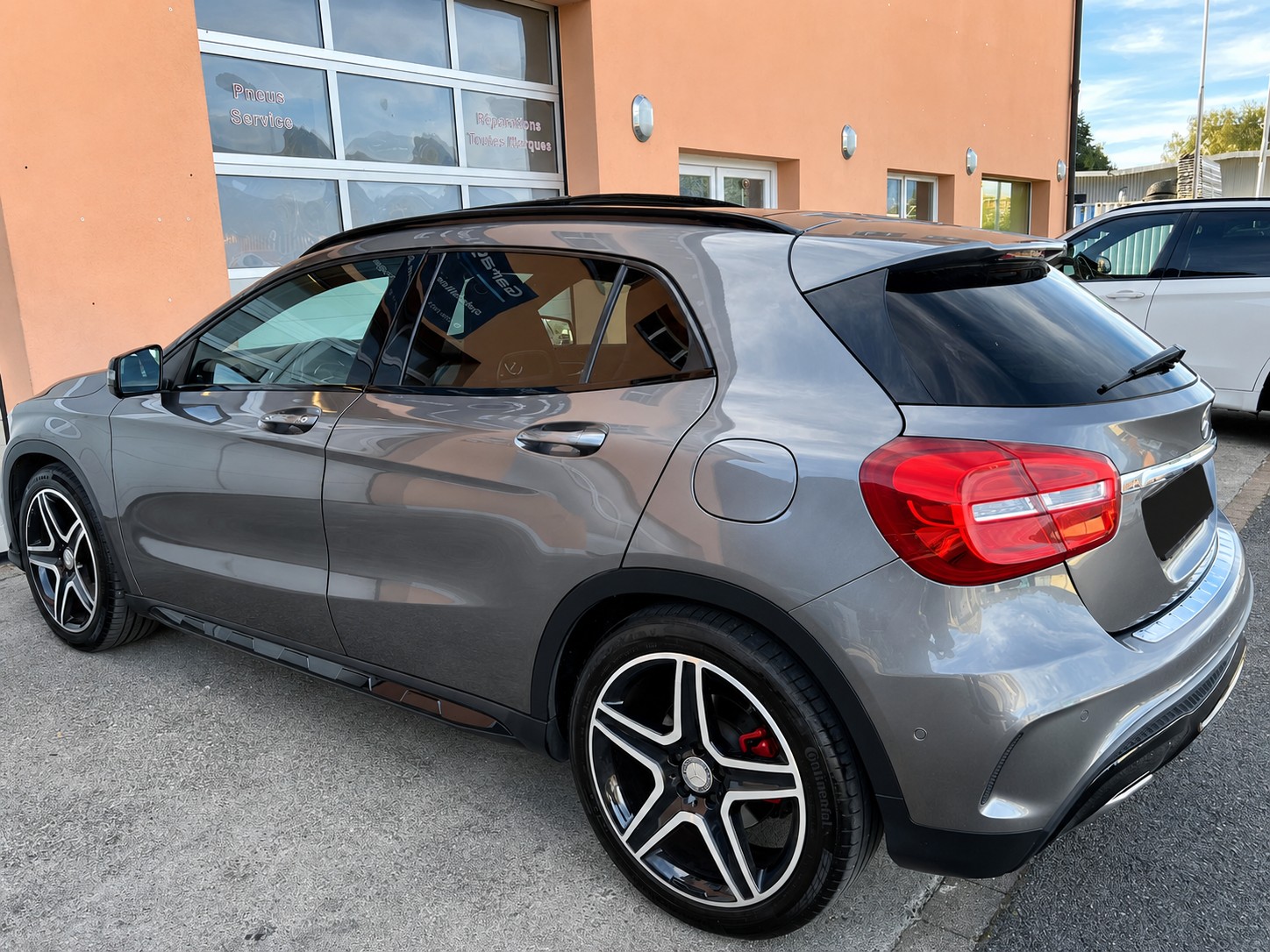 MERCEDES-BENZ GLA 250 AMG Line 7G-DCT-image-6