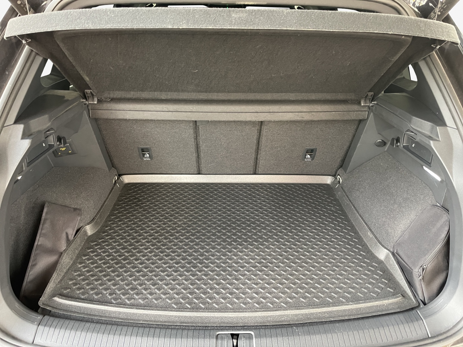 VW Tiguan 2.0 TDI SCR R-Line 4Motion DSG-image-12