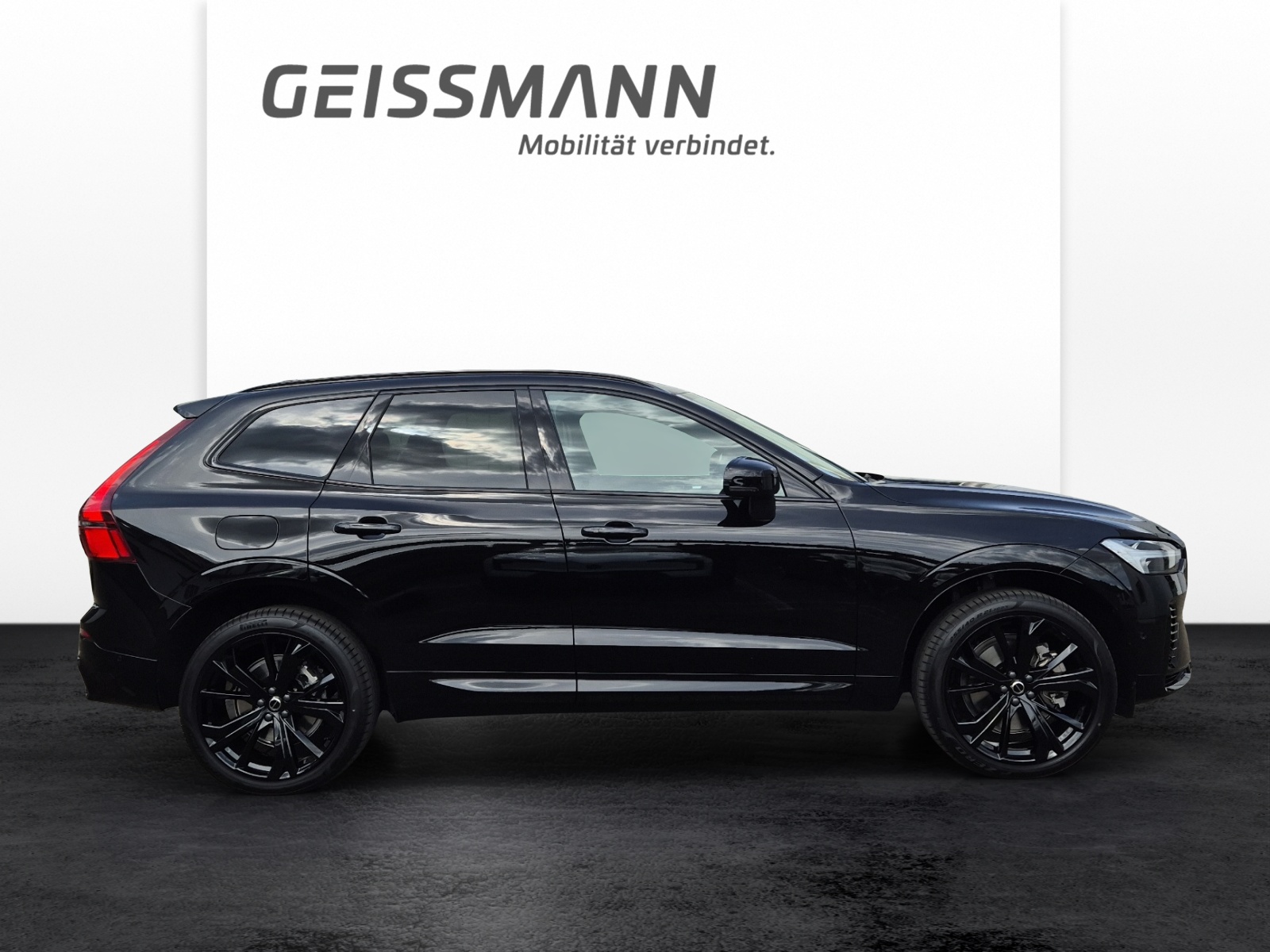 VOLVO XC60 2.0 T6 TE Black Edition eAWD-showroom-element-3