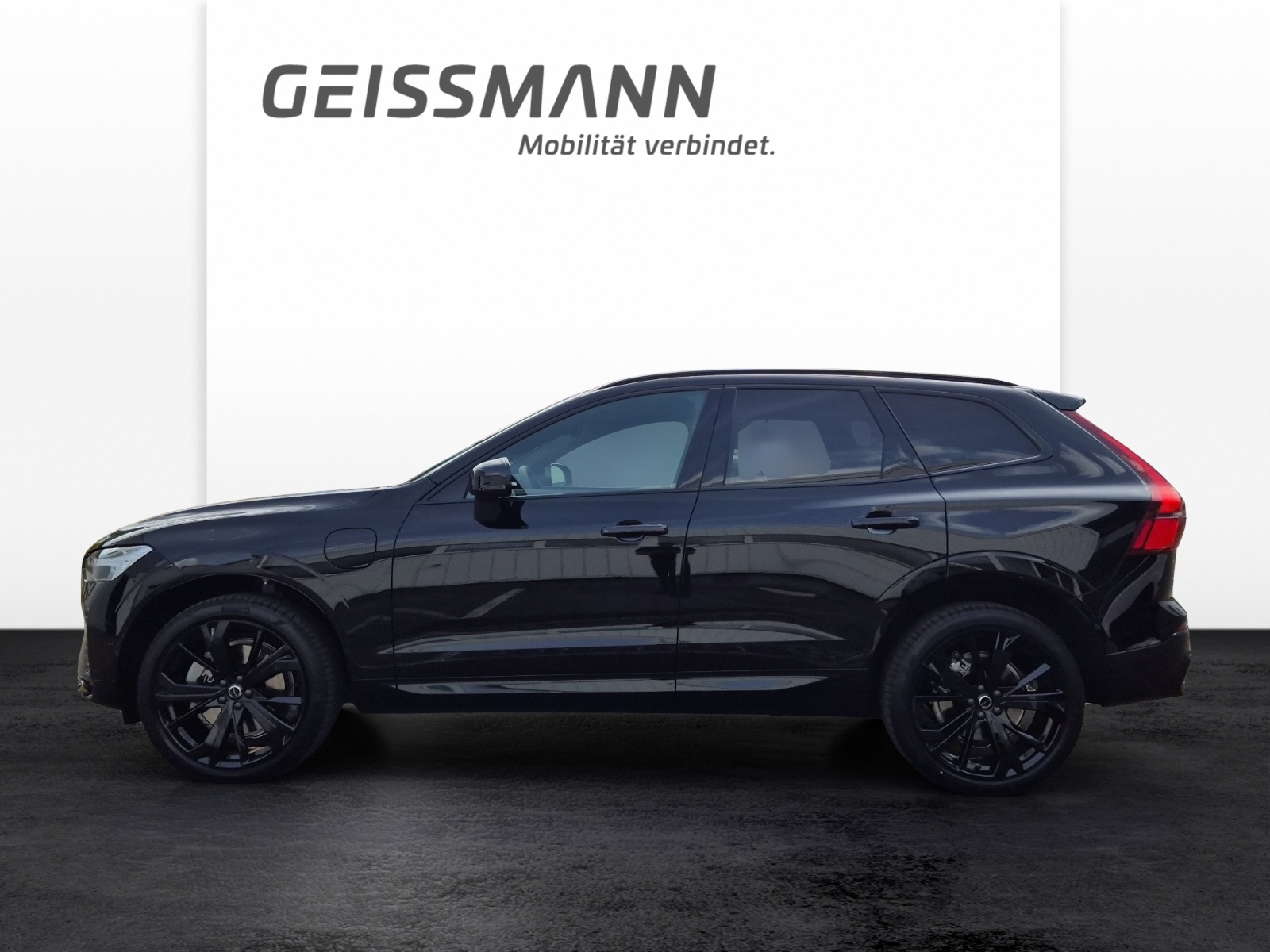 VOLVO XC60 2.0 T6 TE Black Edition eAWD-showroom-element-2