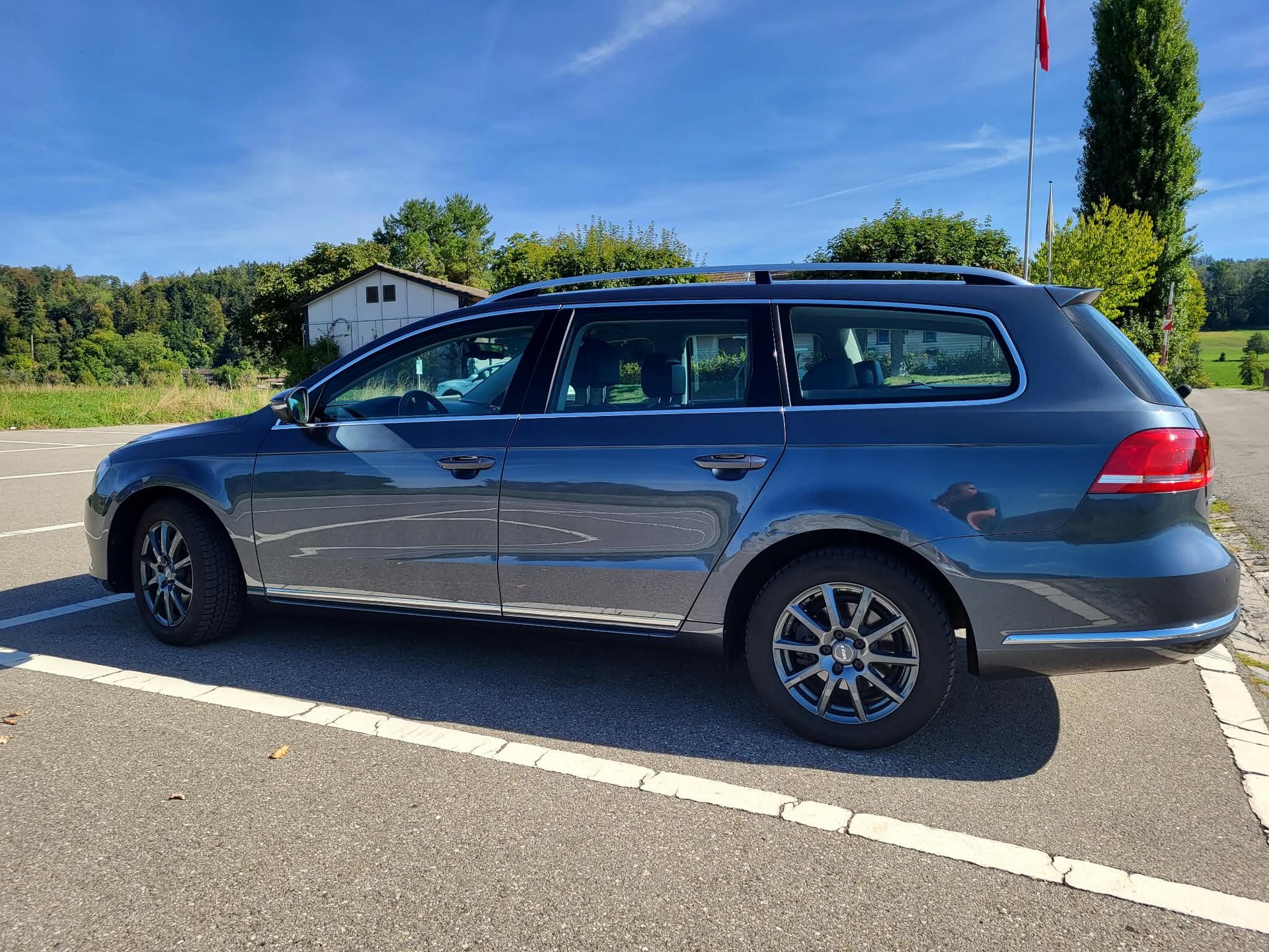 VW 2.0 TDI 140 BlueMT Variant-image-1
