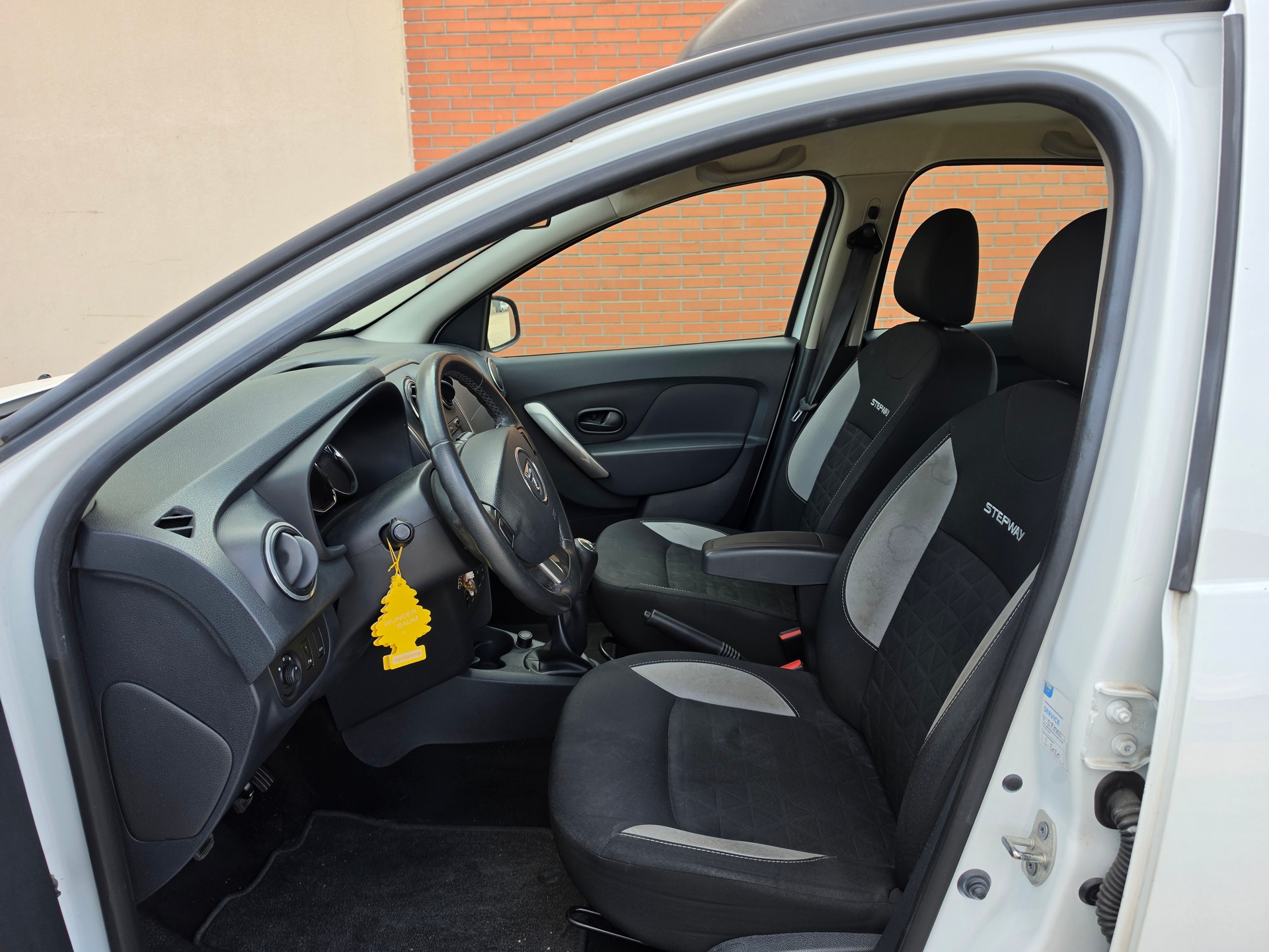 DACIA Sandero 1.5 dCi Stepway Lauréate-image-8