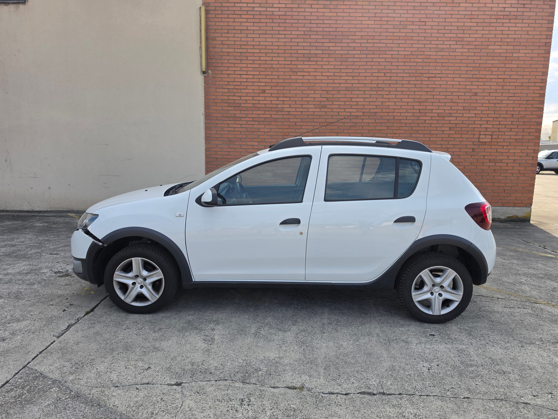 DACIA Sandero 1.5 dCi Stepway Lauréate-image-1
