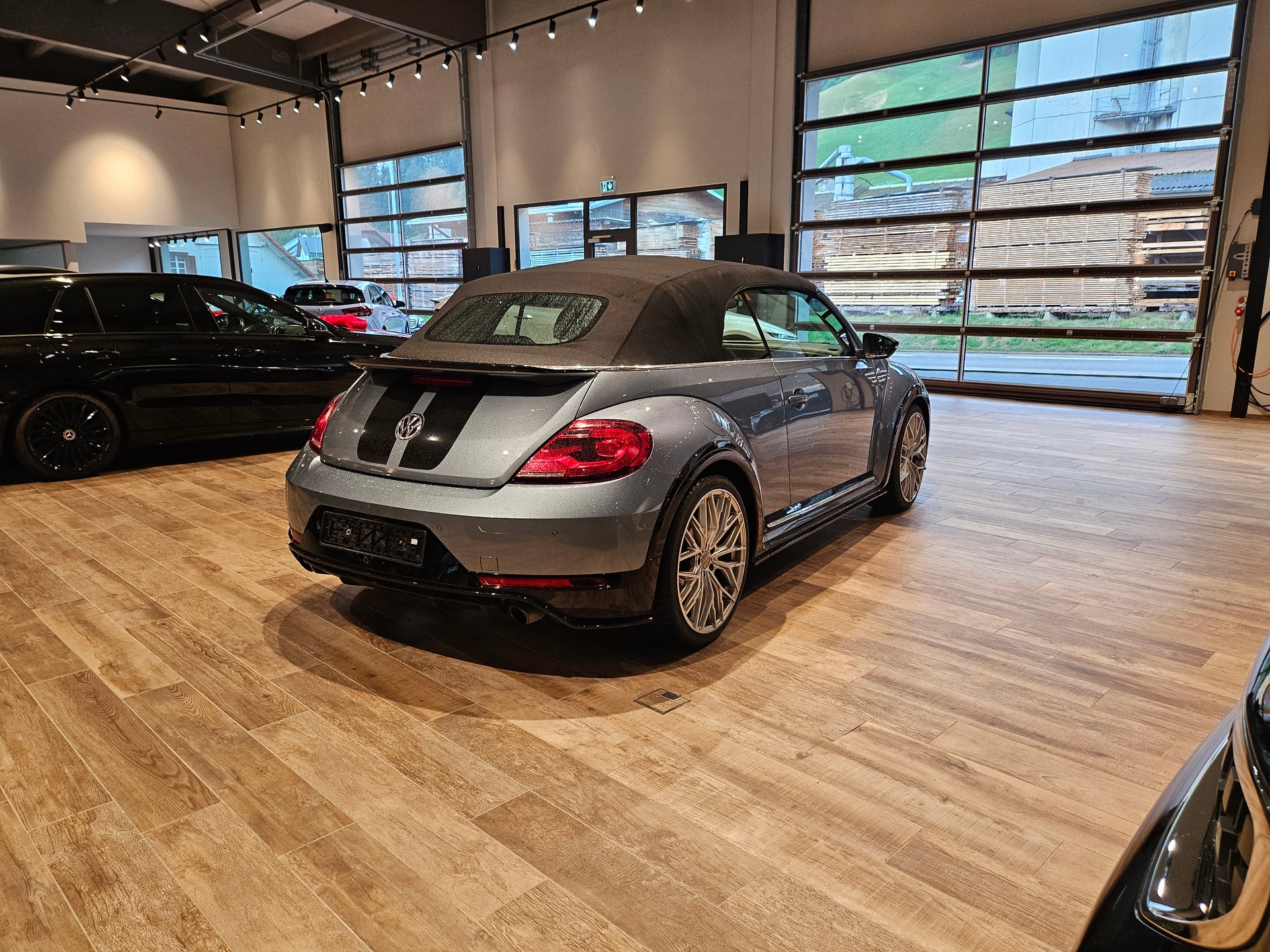 VW Beetle Cabriolet 2.0 TSI BMT R-Line 🔥20 Zoll🔥-image-8