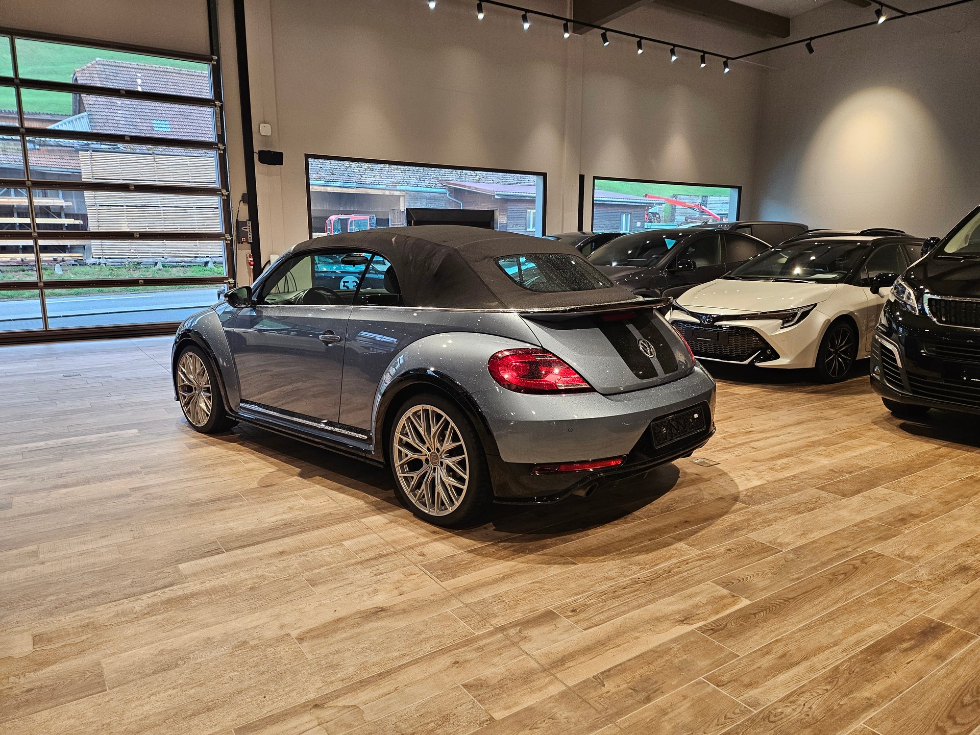 VW Beetle Cabriolet 2.0 TSI BMT R-Line 🔥20 Zoll🔥-image-12