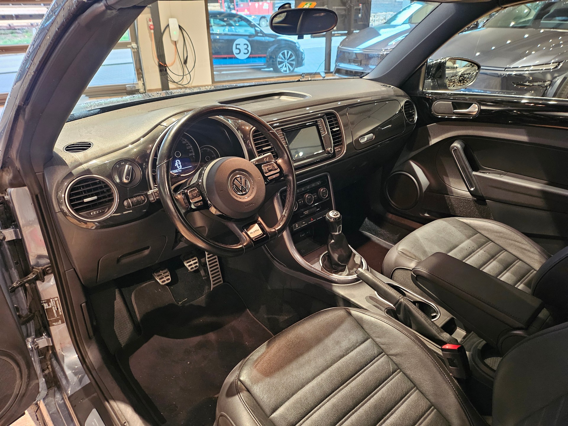 VW Beetle Cabriolet 2.0 TSI BMT R-Line 🔥20 Zoll🔥-image-18