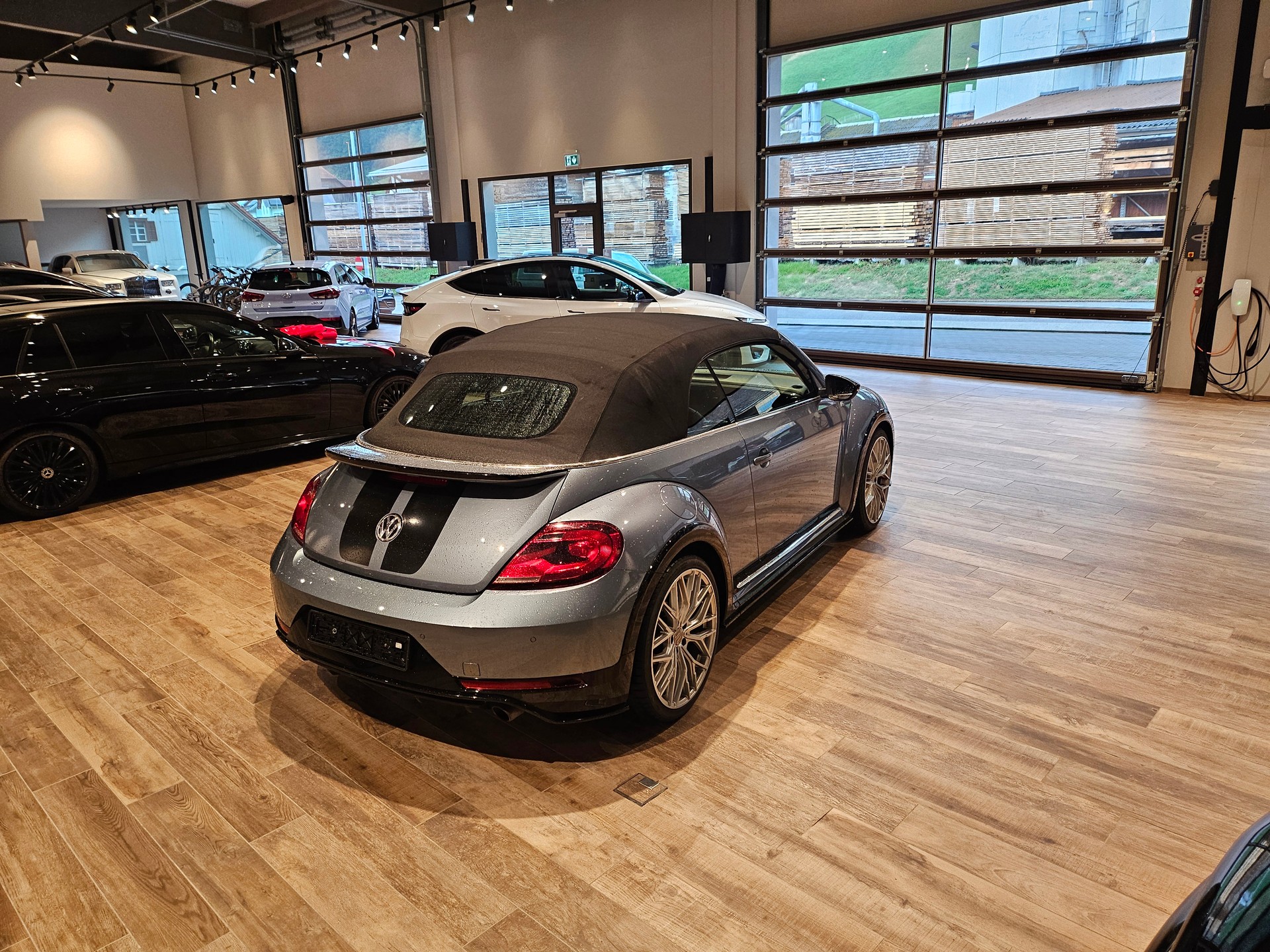 VW Beetle Cabriolet 2.0 TSI BMT R-Line 🔥20 Zoll🔥-image-9