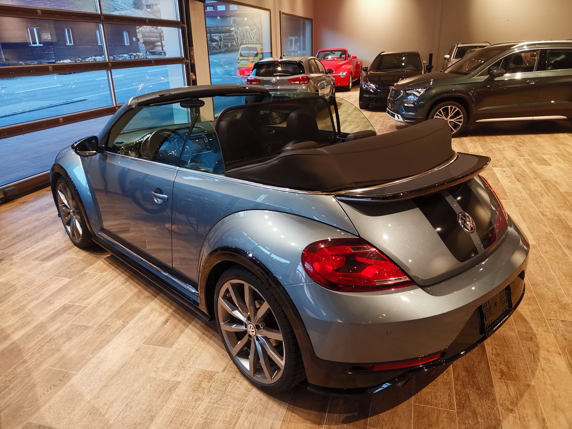 VW Beetle Cabriolet 2.0 TSI BMT R-Line 🔥20 Zoll🔥-image-29