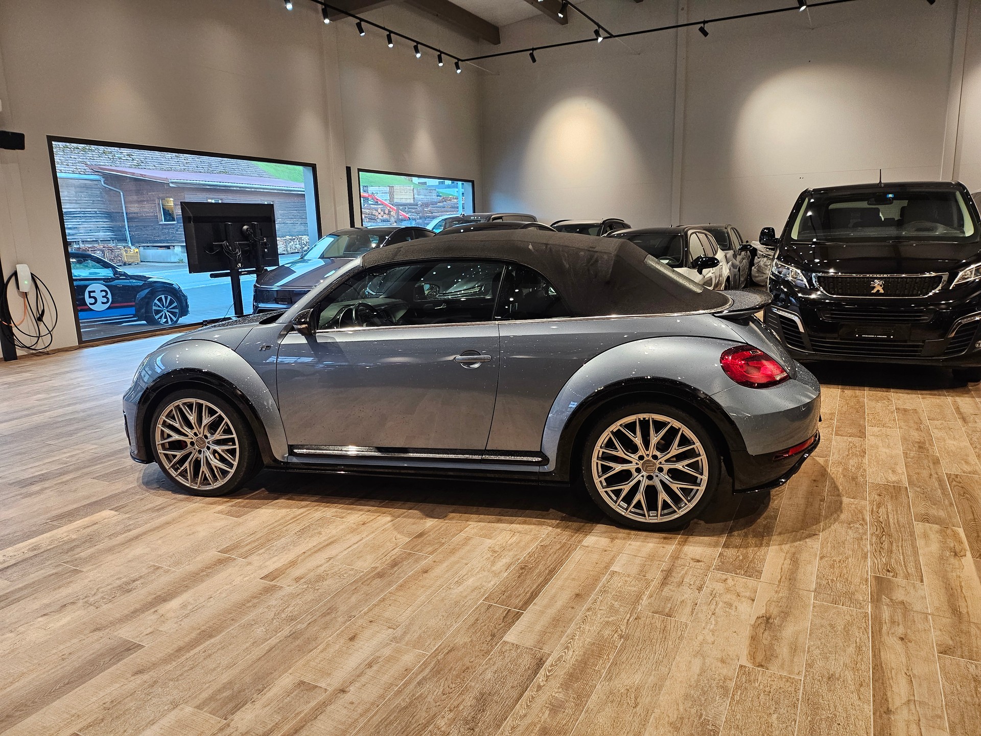 VW Beetle Cabriolet 2.0 TSI BMT R-Line 🔥20 Zoll🔥-image-14