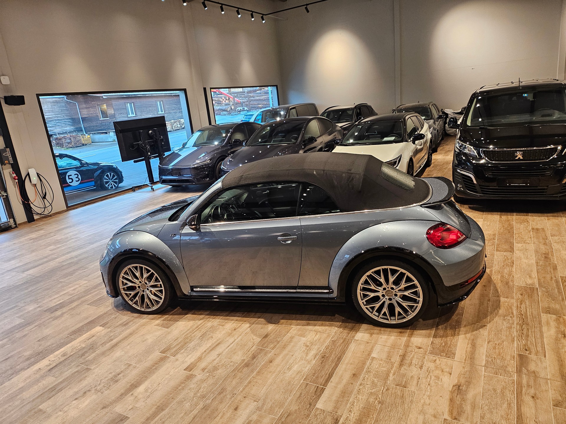 VW Beetle Cabriolet 2.0 TSI BMT R-Line 🔥20 Zoll🔥-image-15