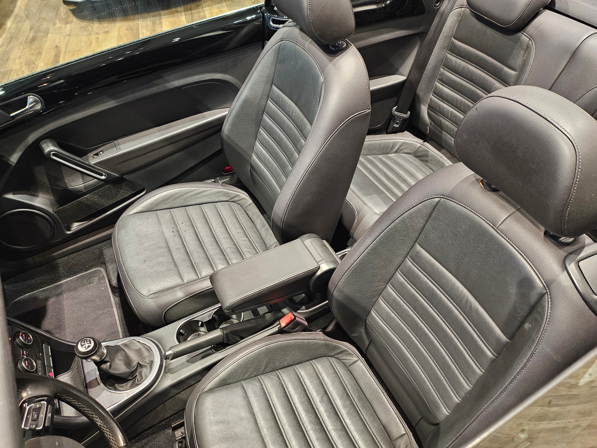 VW Beetle Cabriolet 2.0 TSI BMT R-Line 🔥20 Zoll🔥-image-21