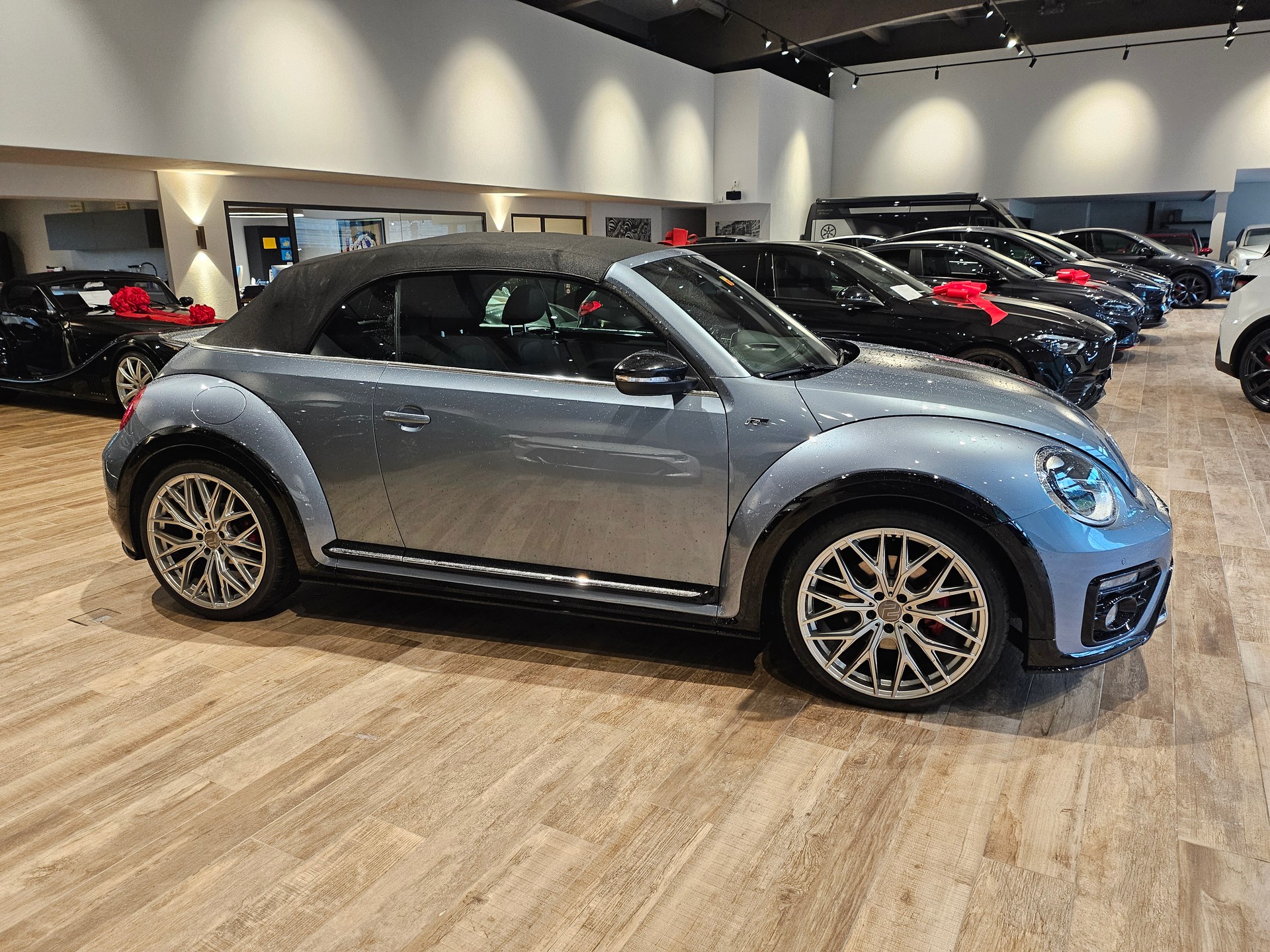 VW Beetle Cabriolet 2.0 TSI BMT R-Line 🔥20 Zoll🔥-image-6