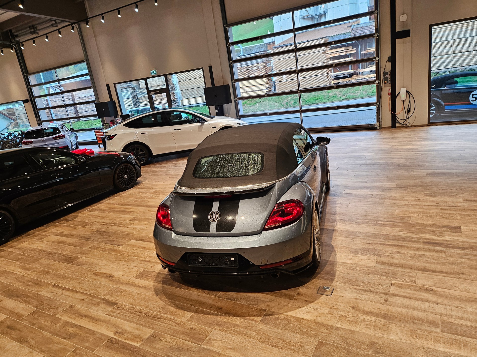 VW Beetle Cabriolet 2.0 TSI BMT R-Line 🔥20 Zoll🔥-image-11