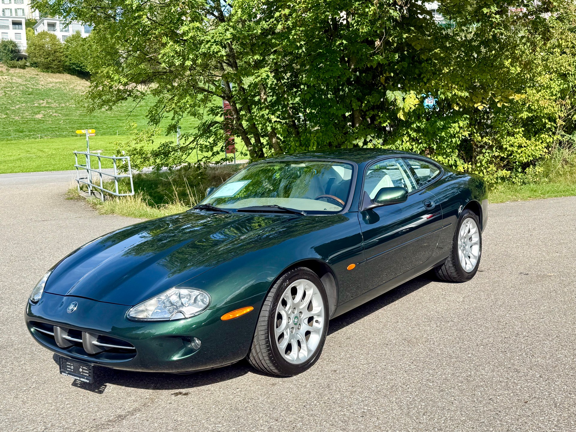 JAGUAR XK8-image-1