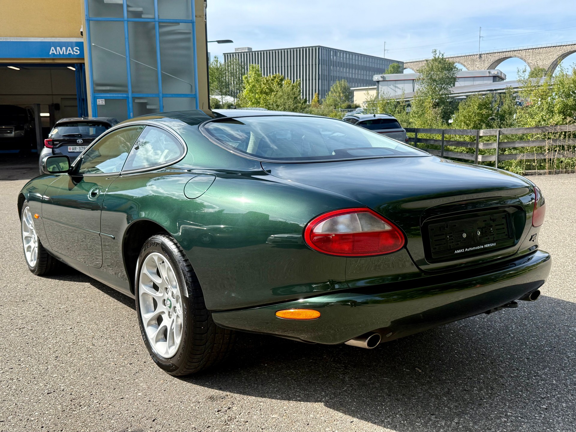 JAGUAR XK8-image-3