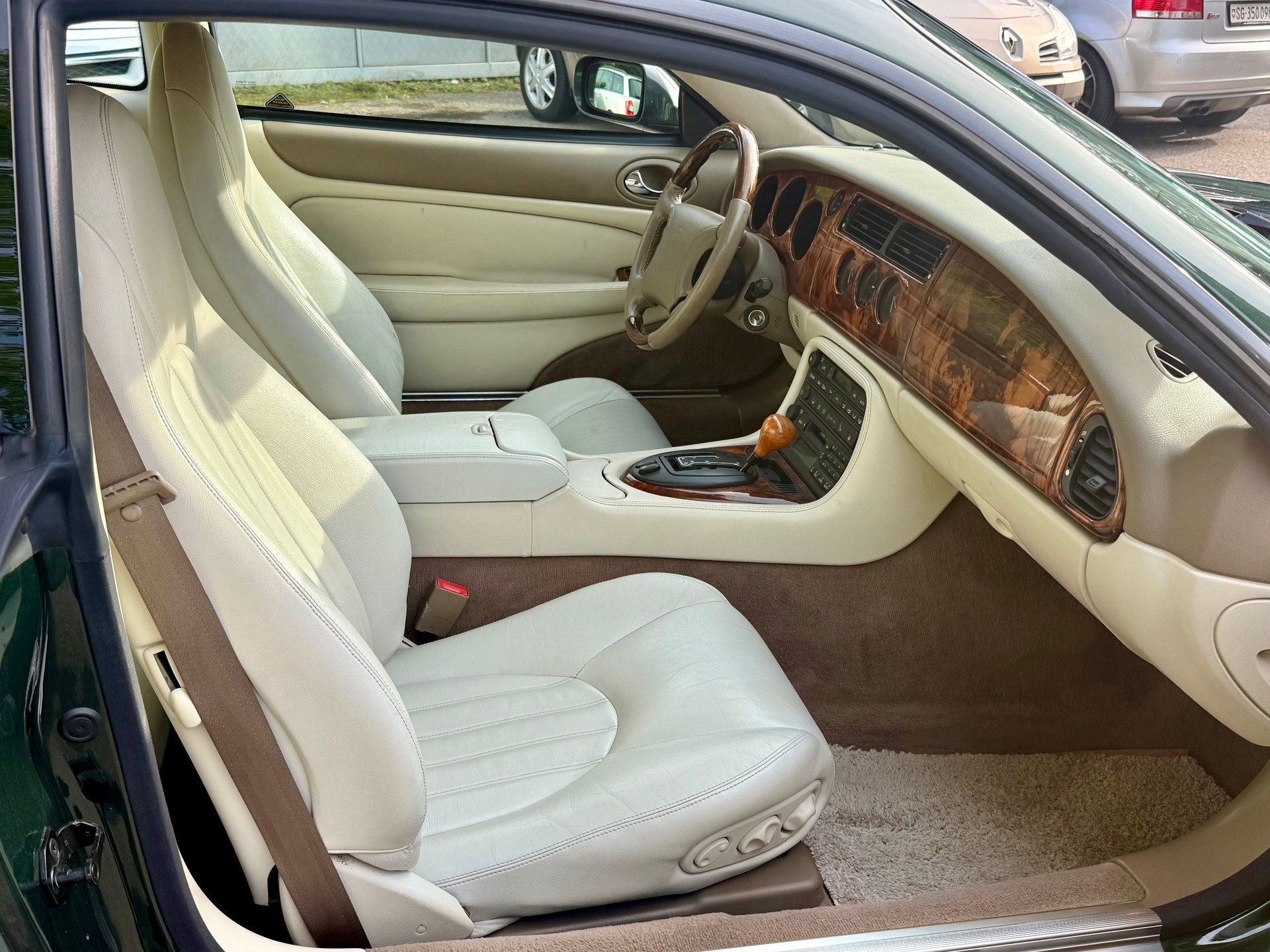 JAGUAR XK8-image-11