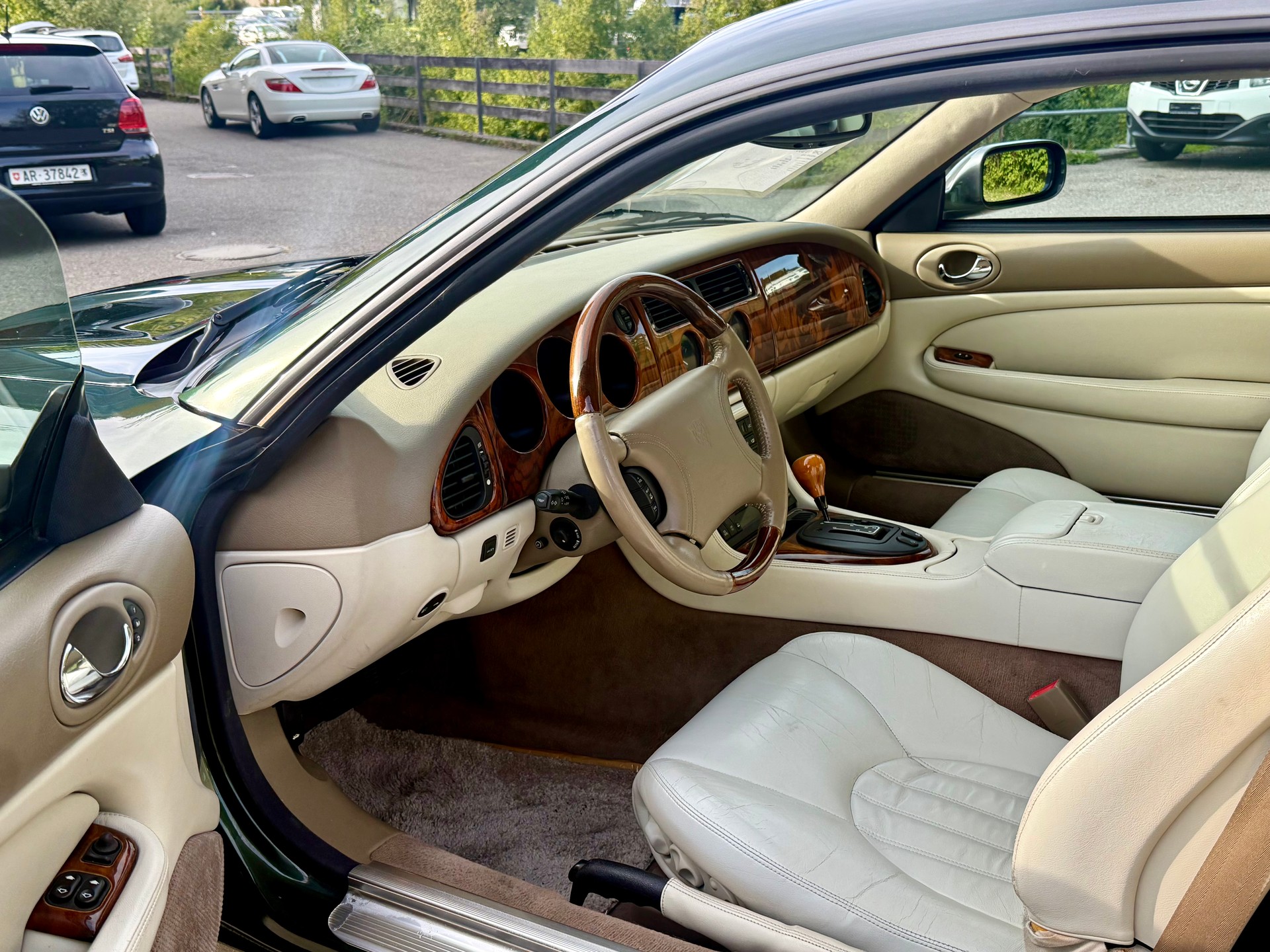 JAGUAR XK8-image-12