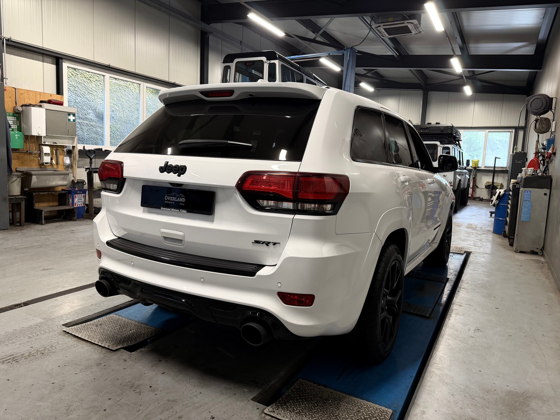 JEEP Grand Cherokee 6.4 V8 HEMI SRT8 Automatic-image-4